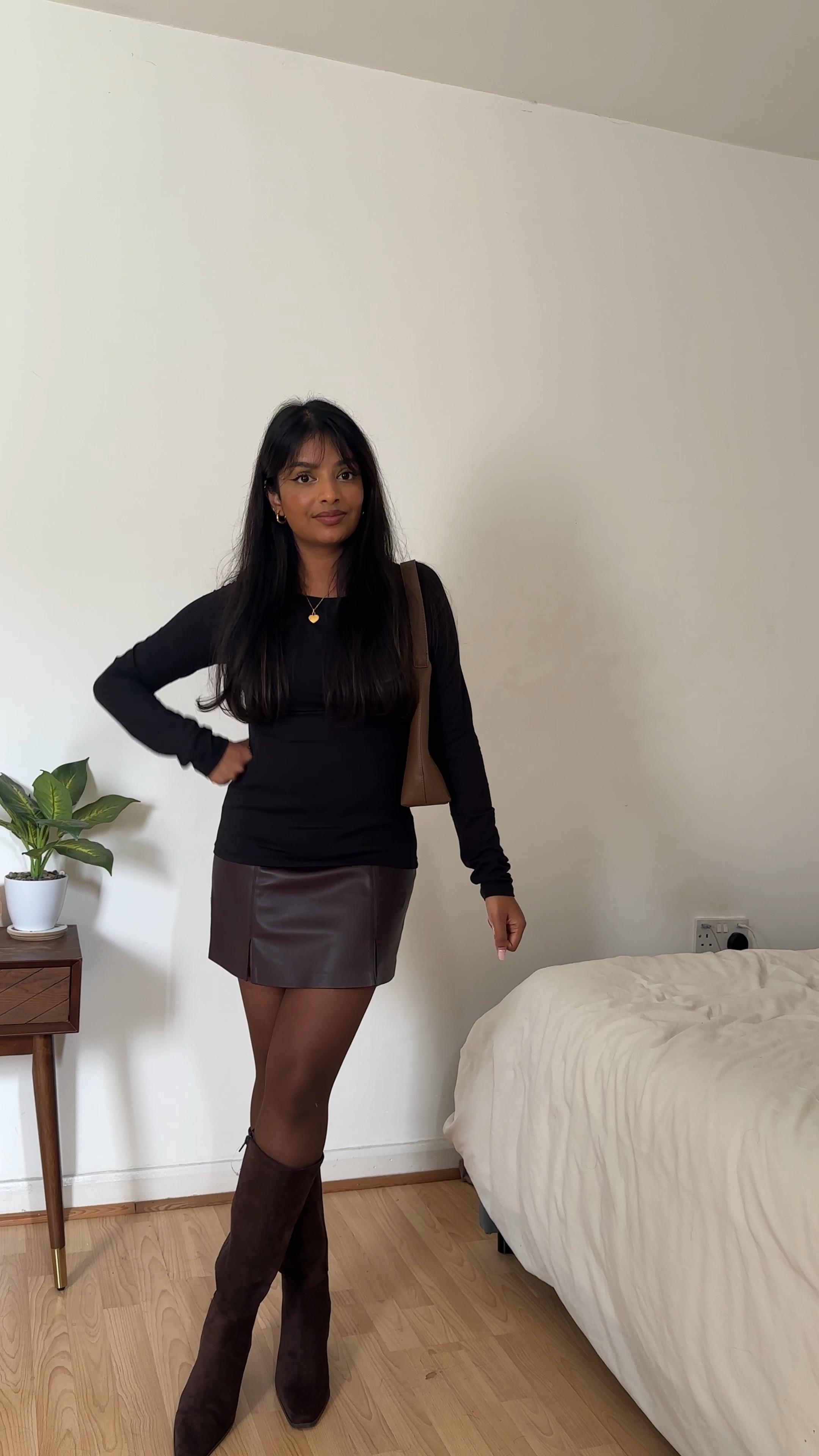 Rory Gilmore inspired Fall outfit of the day 🤎
_
#outfitinspiration #outfitoftheday #fallfashion #falloutfits #fallseason #fallstyle #capsulewardrobe #fallaesthetic #autumnfashion #pinterestinspired #pinterestfashion #petitefashion autumn trends 2024, fall fashion trends suede boots, brown suede boots, polene bag