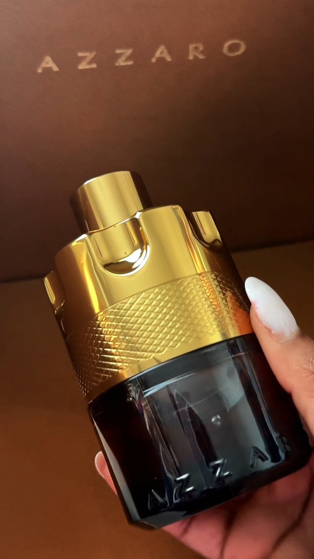 Fragrance for your hubby or bf: Azzaro Forever Wanted Absolu Eau de Parfum with Vanilla and Whiskey Accord

Warm and spicy layering scent!