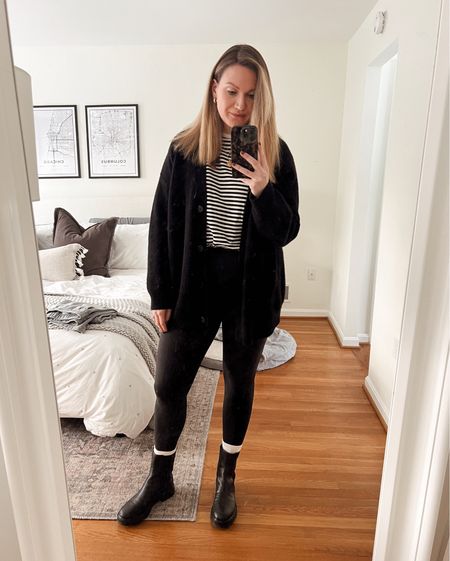 Comfy outfit for a chill Saturday! I have a M in this Jenni Kayne sweater but def could have sized down one. 