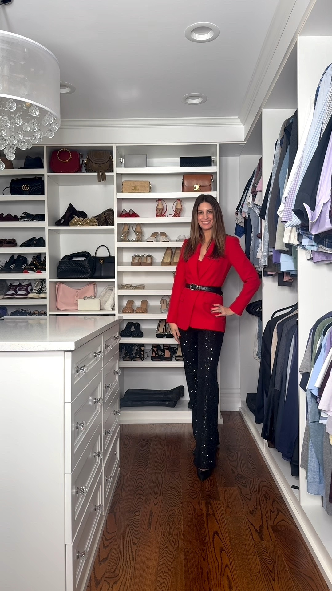 4 ways to style my favorite black sequin pants! 

Which outfit is your fave? 

