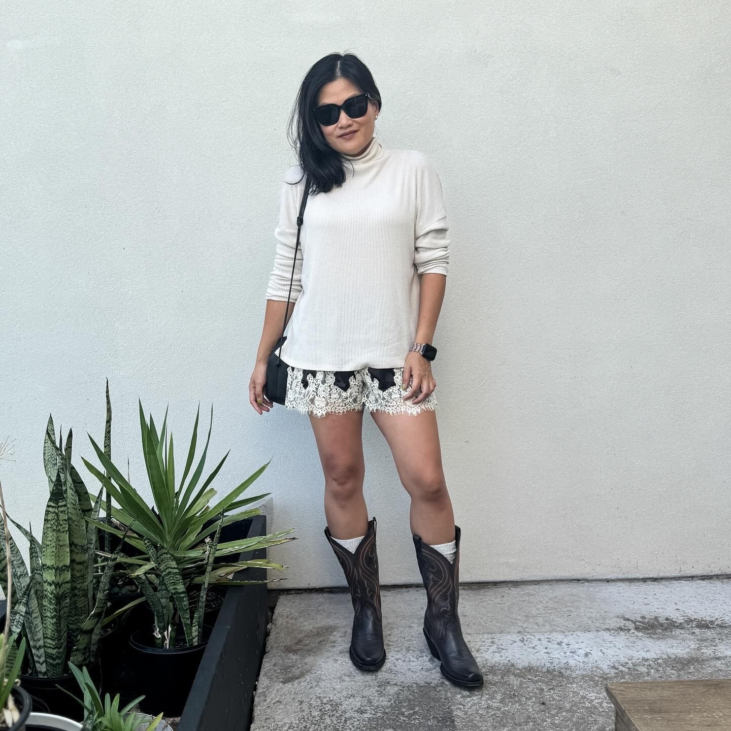 Are you really Texan if you don’t own a pair of boots? That’s what someone asked me before, so of course, I had to get some. 😅 So I’m definitely a Texan now … I mean, it totally has nothing to do with the fact that I’ve lived here for 30 years. 🤭 Just owning the boots does … 💁🏻‍♀️

𝐎𝐔𝐓𝐅𝐈𝐓 𝐃𝐄𝐓𝐀𝐈𝐋𝐒:
Boots: @ariatinternational ; Shorts: @sheinofficial ; Top: @target ; Bag: @polene_paris ; Sunnies: @maisonvalentino 

#osipshortsweek #stylechallenge #petitestyle #bootsstyle #cowgirlboots #westerntrend #lacehem #styleinspiration