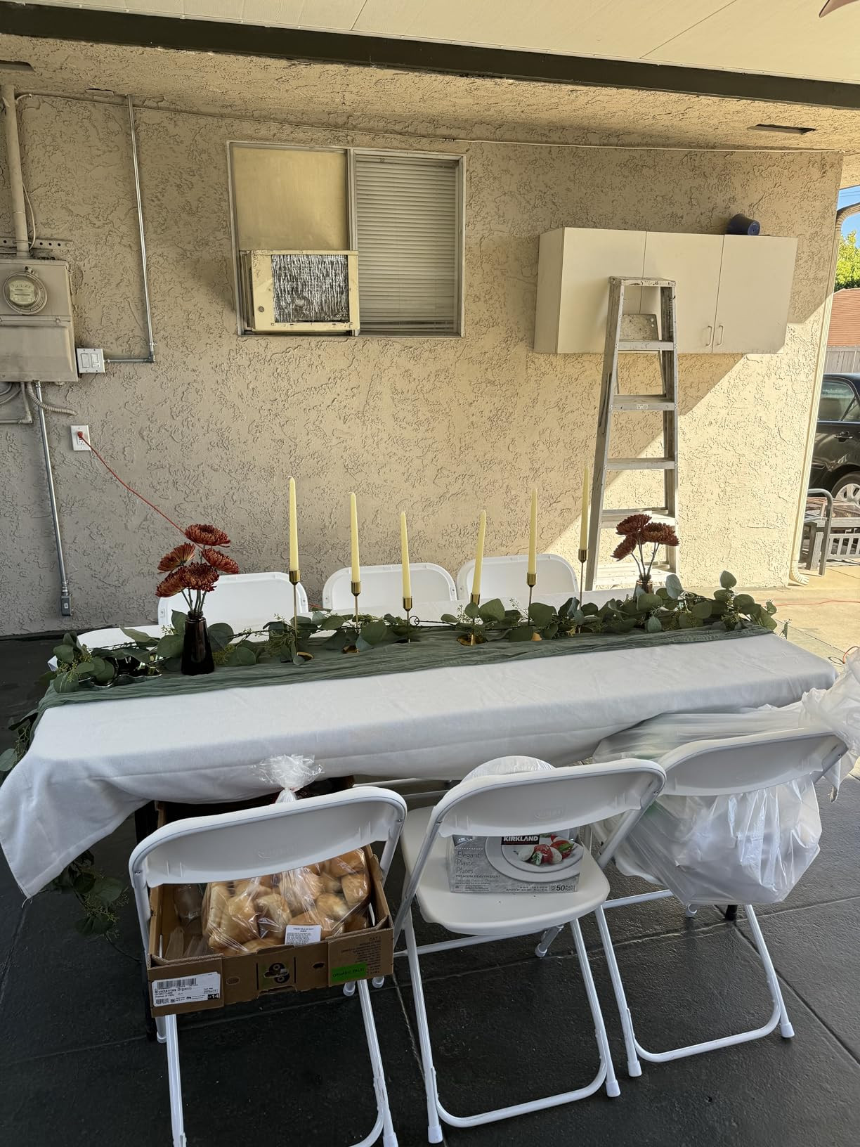 VINGLI 4 Pack Black Plastic Folding Chair, Indoor Outdoor Portable Stackable Commercial Seat with Steel Frame 350lb. Capacity for Events Office Wedding Party Picnic Kitchen Dining | Amazon (US)