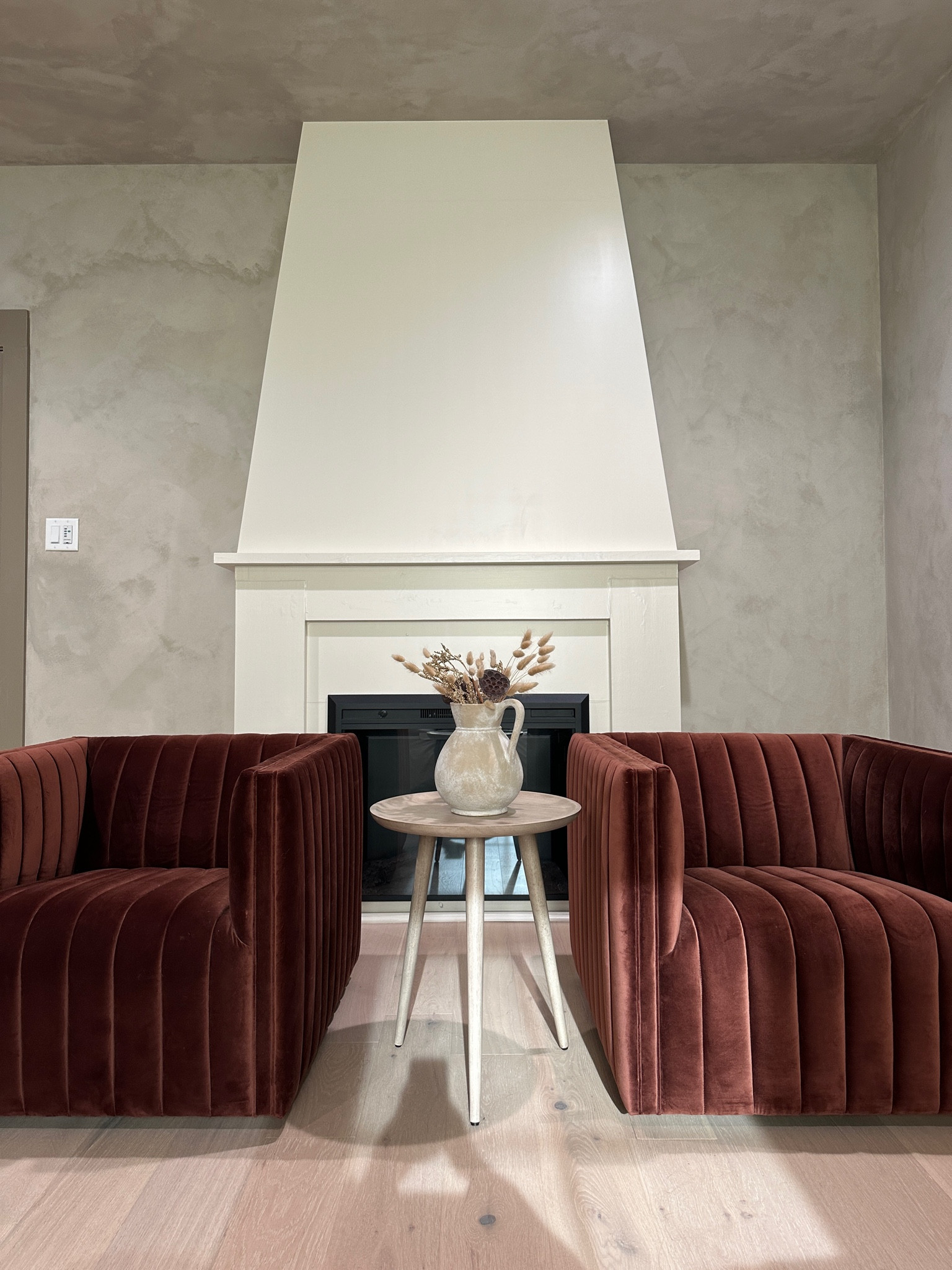 These are my absolute favorite chairs in our house! They are a stunning Auburn or deep Rust color.  They are in a velevet material and can swivel a full 360 degrees! 

Home decor | Accent Chairs | Swivel Chairs | Velvet Chair | Organic Modern | transitional | Living Room Chair | Living Room Decor

#LTKHome