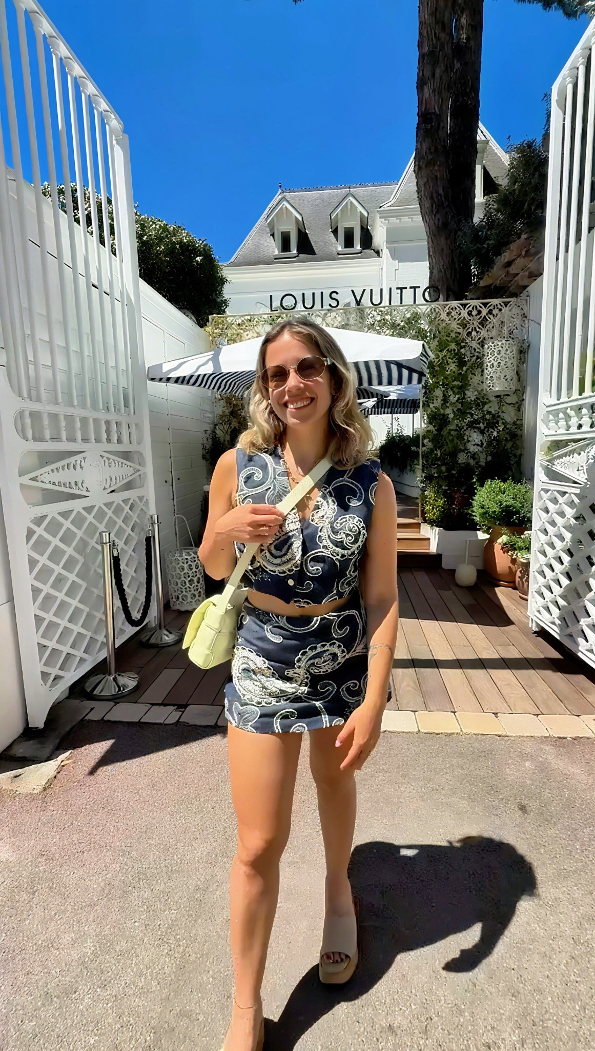 Dinner + a ‘Fit: Restaurant Arnaud Donckele & Maxime Frédéric at Louis Vuitton ⛲️

Skirt set: Zara
Shoes: Zara
Sunglasses: Otra Eyewear
Necklace: Briwok
Bag: Bottega Veneta via Vivrelle

#LTKPetite #LTKTravel #LTKStyleTip