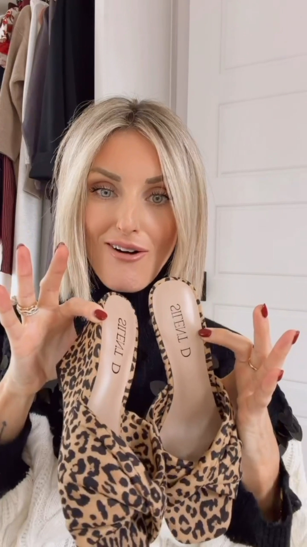 These leopard print heels are perfect 😍 my favorite style of wedge in one my of favorite patterns! Leopard print is so versatile - so many looks you could pair these with! 

Loverly Grey, Anthropologie, leopard print wedges, leopard print heels 