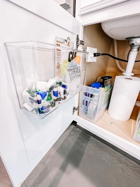 @mdesign adhesive bins make grabbing daily items that much easier 👊🏼
.
.
#bathroom #bathroomorganization #bathroomstorage #mdesignhomedecor #organizedhome #august

#LTKbeauty #LTKhome #LTKfamily