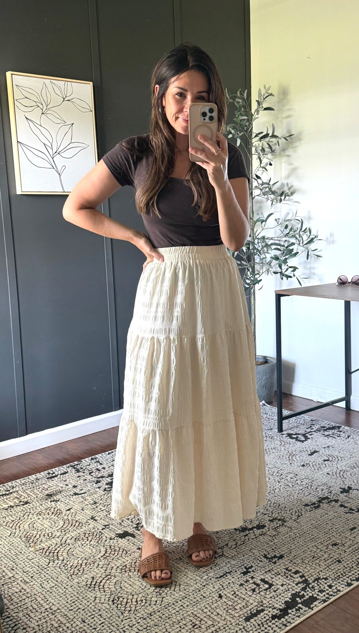 This skirt is a closet staple that never goes out of style! You can wear it year round - paired with one of my favorite basic tops. 

Workwear // church outfits // work outfits