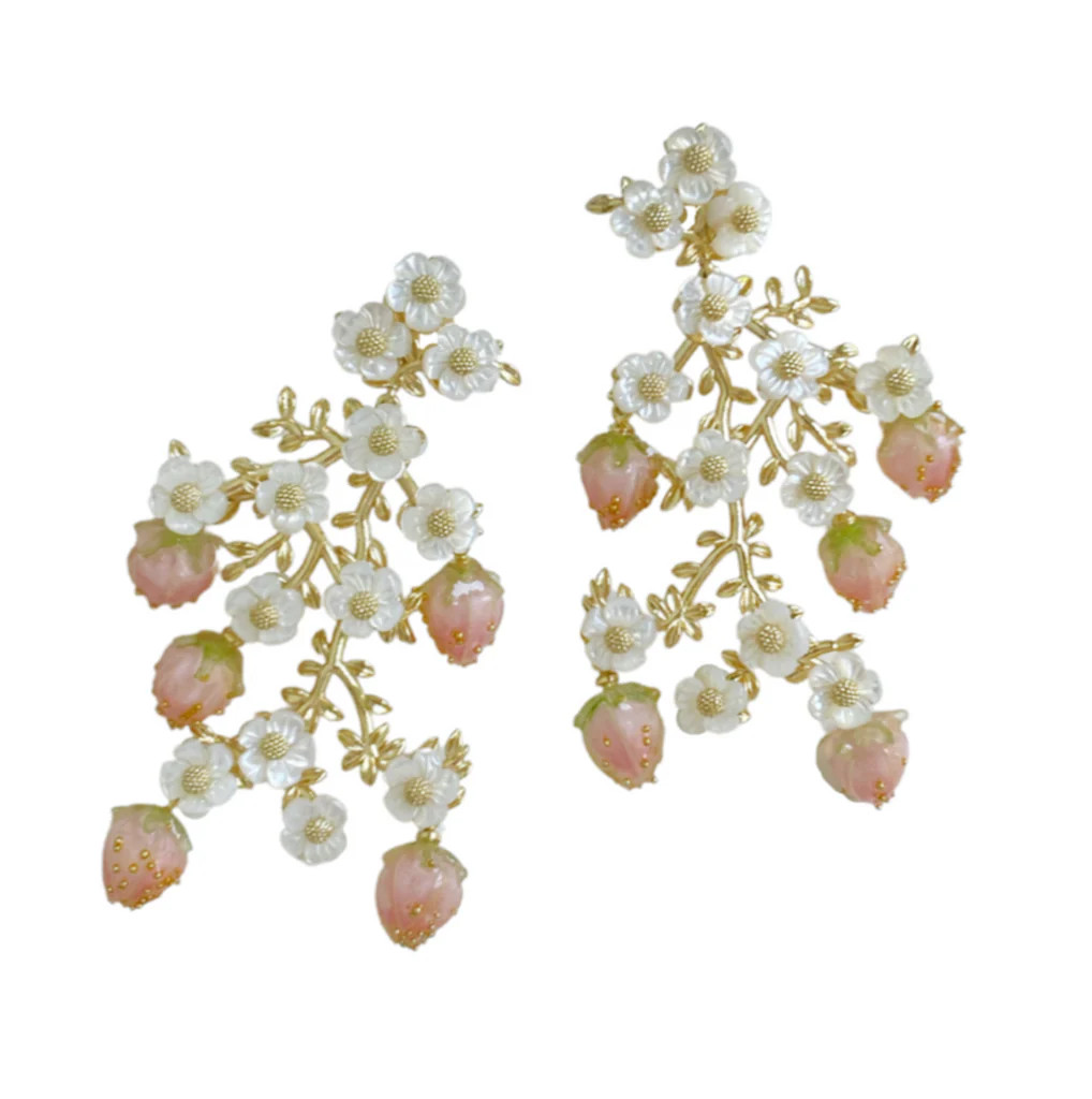 Garden Strawberry Blossom Vine | Over The Moon