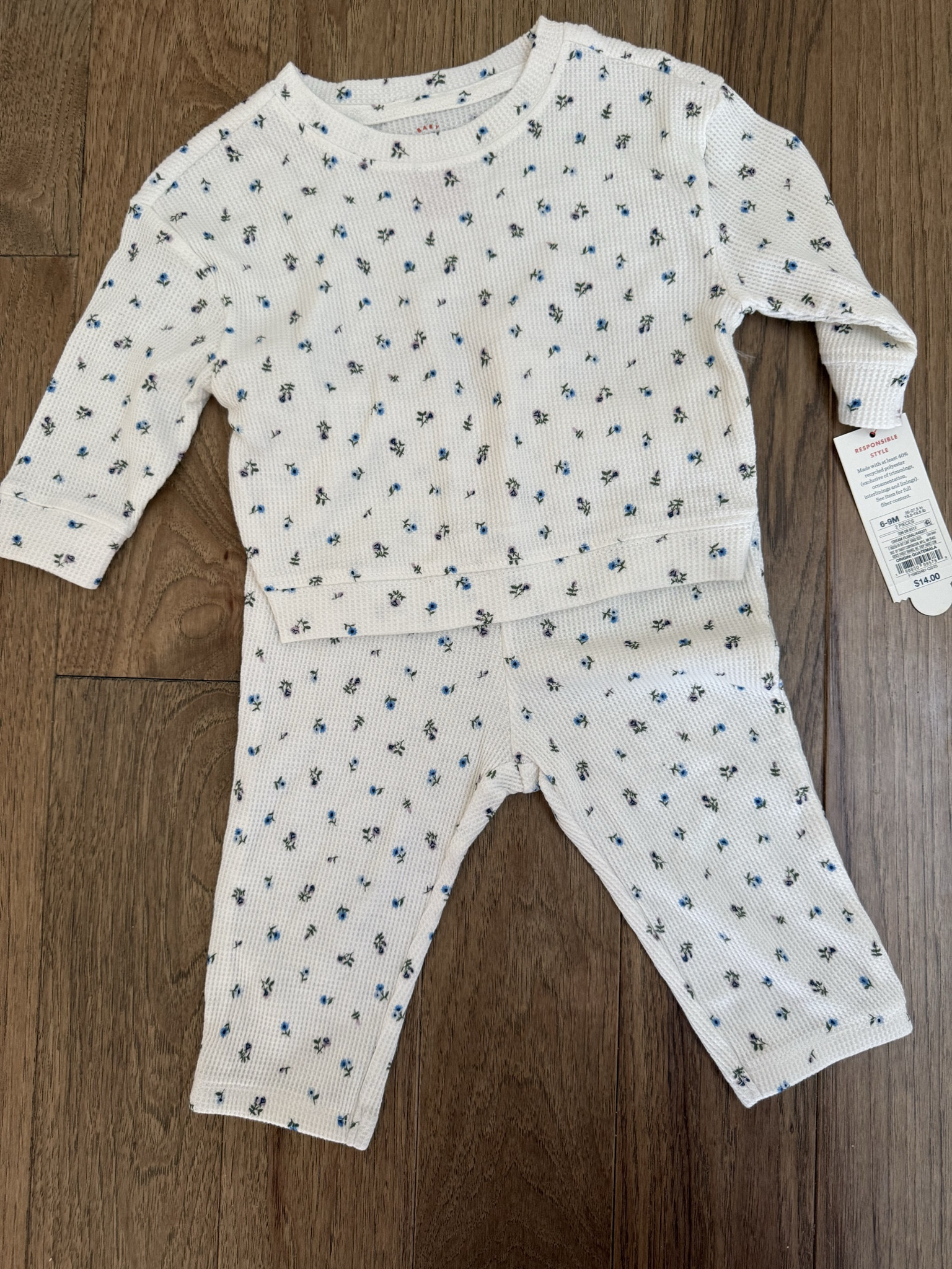 New baby girl set I am loving, runs a little big 

#LTKFamily #LTKBaby