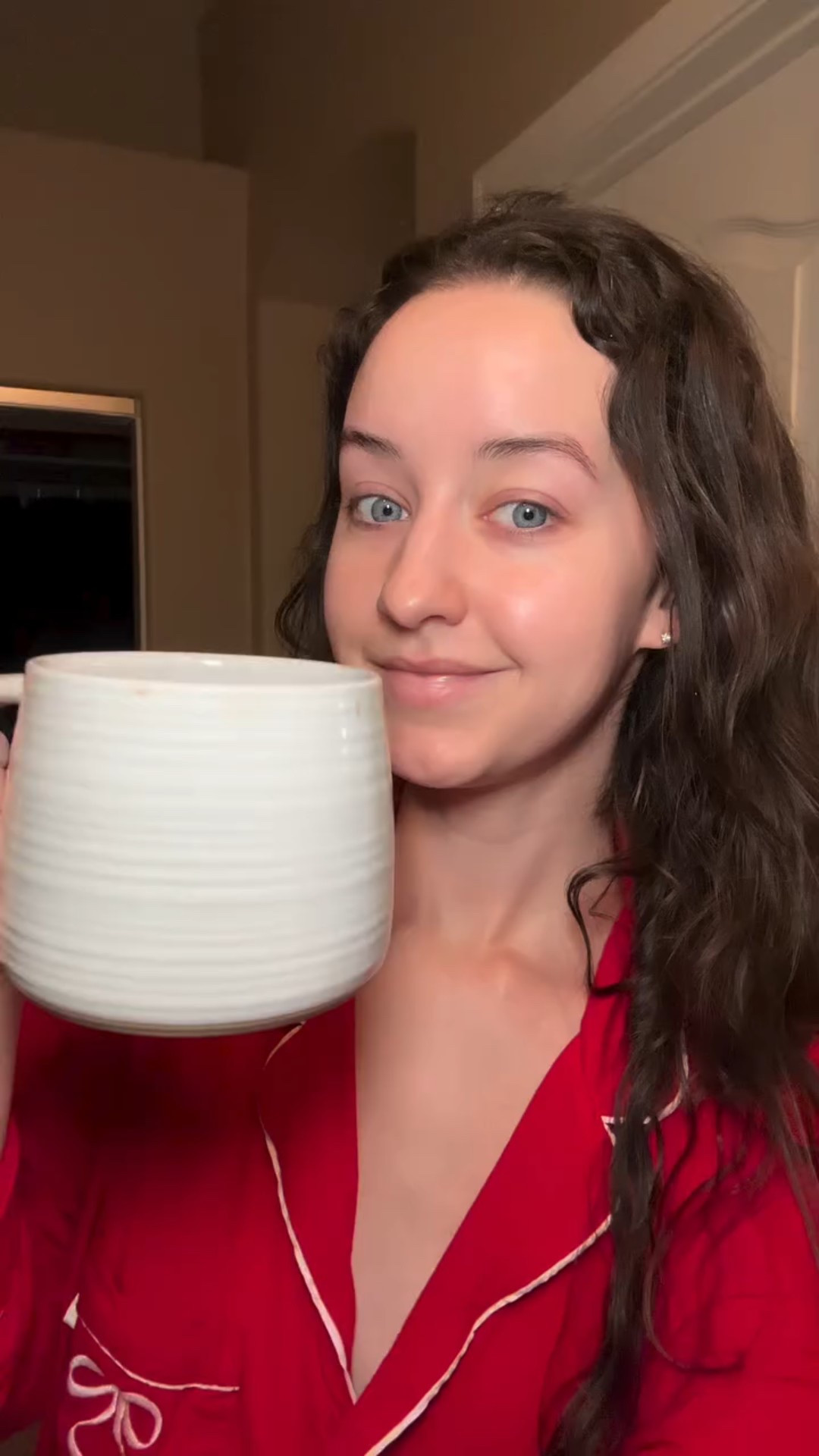 ☀️ Morning skin > Morning coffee 
Here are the 3 things I never skip to keep my skin glowing all day:

1️⃣ Hydration (inside + out)
2️⃣ Vitamin C serum
3️⃣ SPF – always, always, always

✨ This is the very first episode of my new series Skin Deep with Kelly — where I share easy, everyday skincare + lifestyle tips that actually make a difference.

Save this for your own morning glow ✨ and tell me in the comments which step you never skip!

#GlowySkin #MorningRoutine #SkinDeepWithKelly