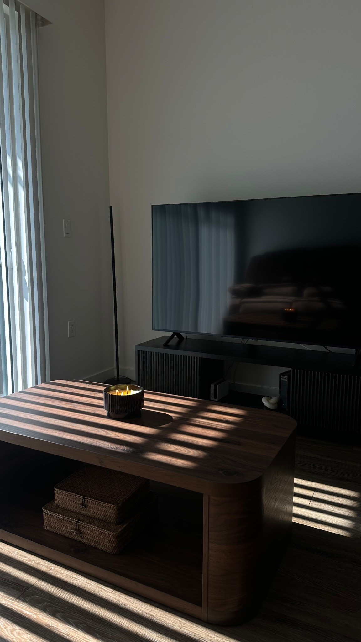 Moody living room vibes 🖤