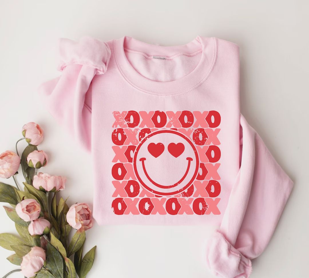 XOXO Smiley Face Valentine Sweatshirt, Cute Valentines Sweatshirt, Pink Smiley Face Love Sweatshi... | Etsy (US)