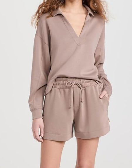Taupe sweatshirt and sweatpants 
Mushroom 


#LTKSeasonal #LTKfitness