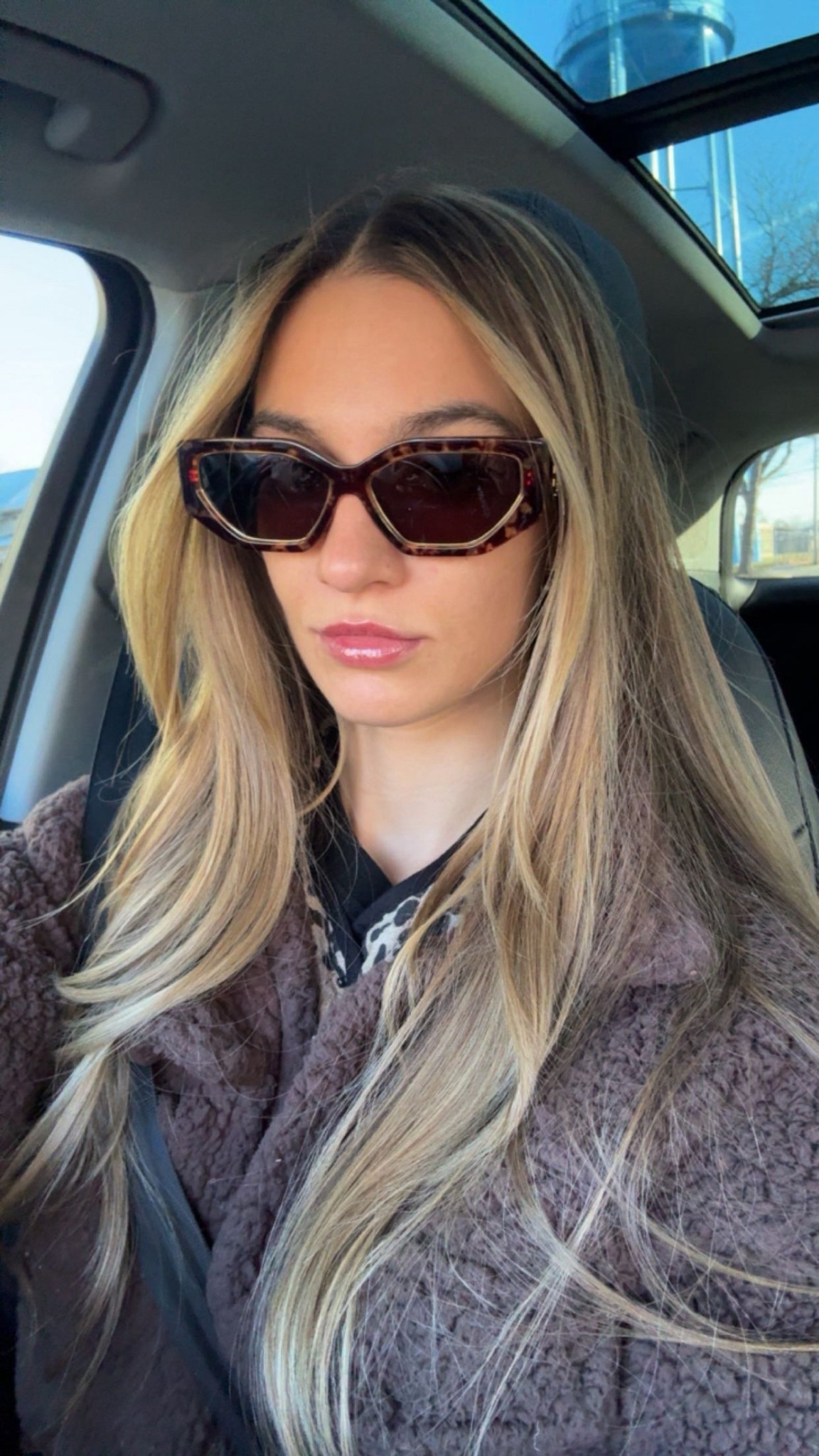 Bold statement sunnies and a glossy lip the best combo 

#LTKdayinmylife #LTKgrwm #LTKootd