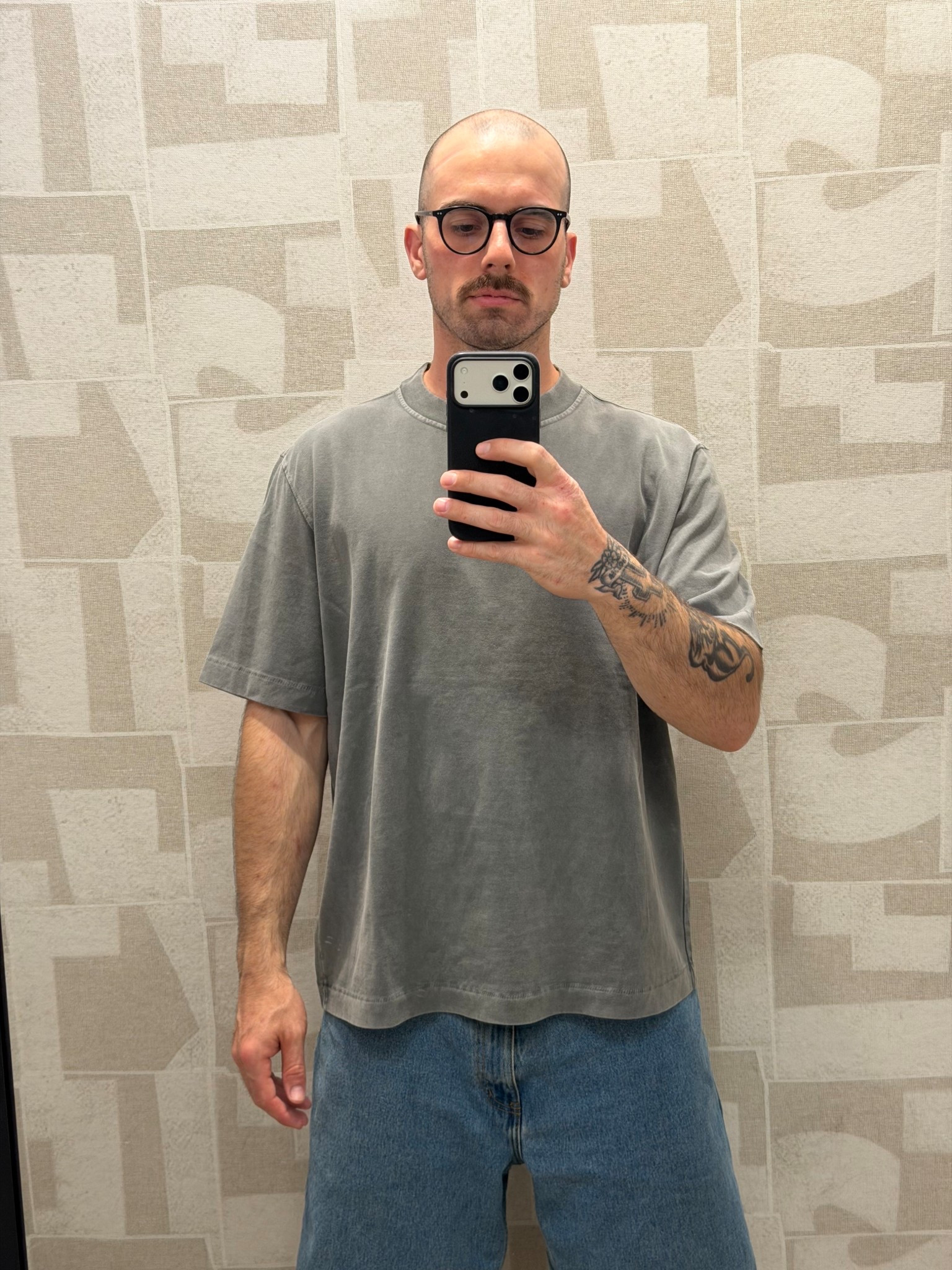 a little jordy cameo !! 🥹 these shirts are sooo sick and comfy (i will be stealing) he’s wearing a medium!!! so many colors !! he’s wearing the heavyweight 2.0 that’s NOT cropped! but i’m including the cropped version in the post as well

15% off almost everything or 20% off 3+ items right now at @abercrombie  !!

#LTKgrwm #LTKootd