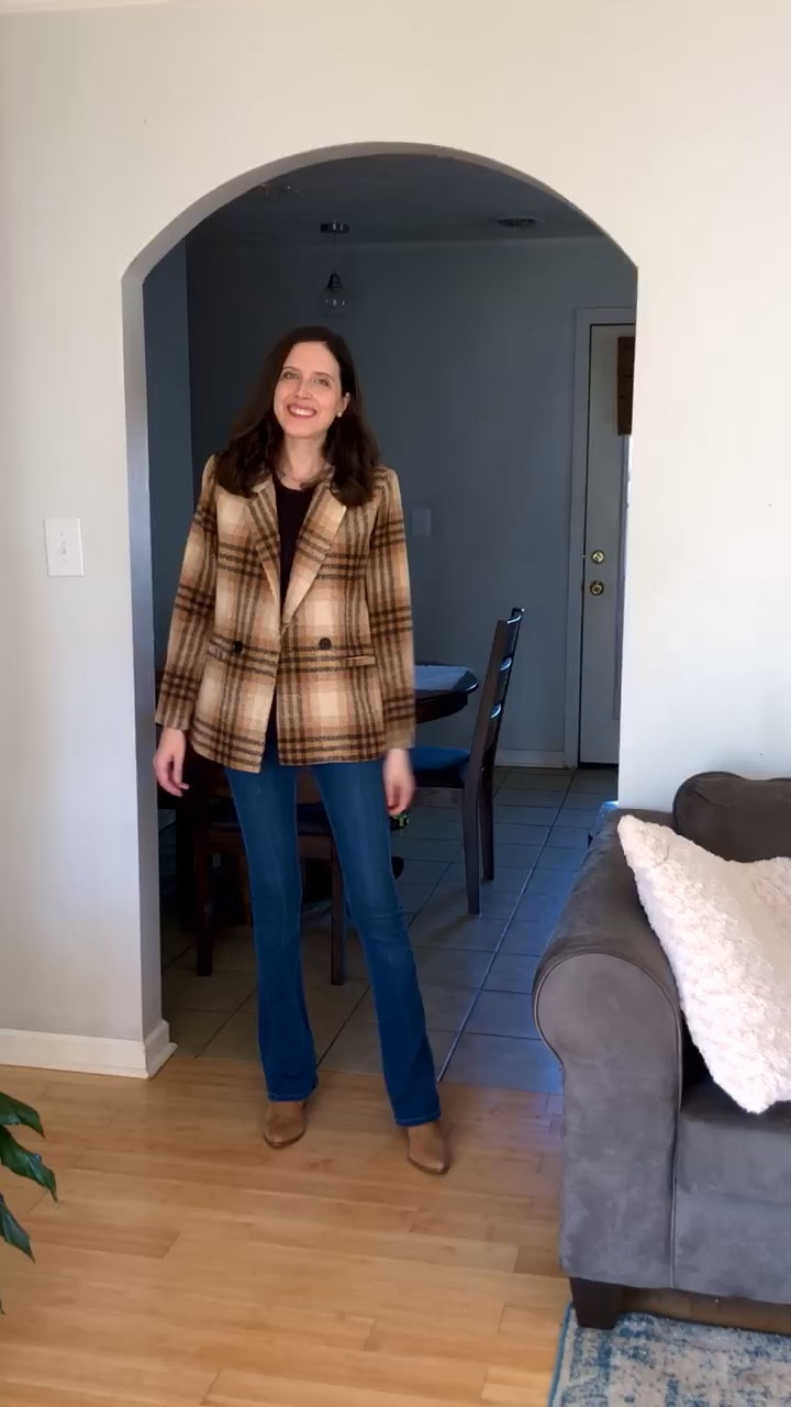 Plaid blazer with flares. 🤎




#LTKootd #LTKHoliday #LTKSeasonal