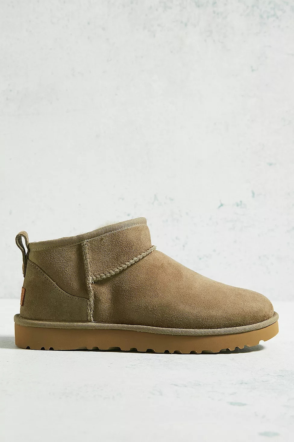 UGG Antilope Classic Ultra-Mini Boots | Urban Outfitters (EU)