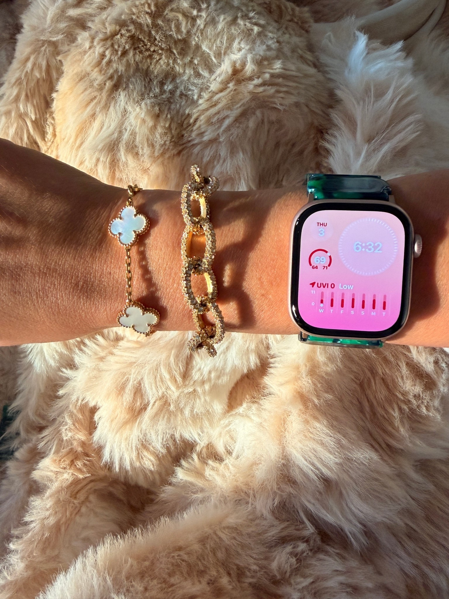 If you like the look of a tortoise style Apple Watch band, but not the price, this one from Amazon is where it’s at. Under $20 and available in several different colors & styles. Can’t beat it!

#LTKmomlife #LTKstorytime #LTKdayinmylife