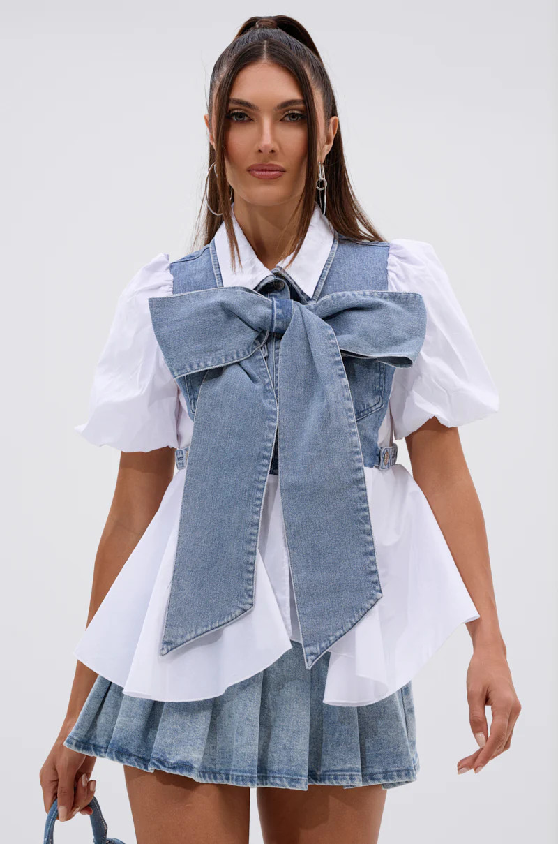 FAITH SHORT SLEEVE DENIM TIE POPLIN BLOUSE TOP | AKIRA