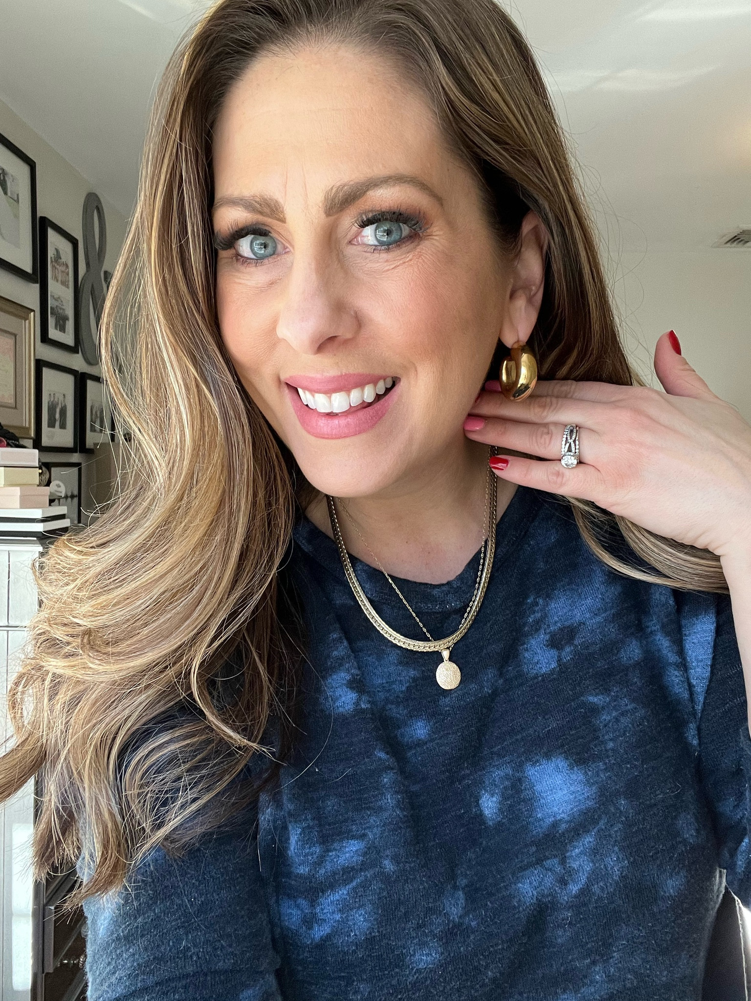 BEST chunky gold hoops, so pretty and lightweight. These are such a good Amazon find! Amazing quality and only $13

#LTKFind #LTKunder50 #LTKstyletip