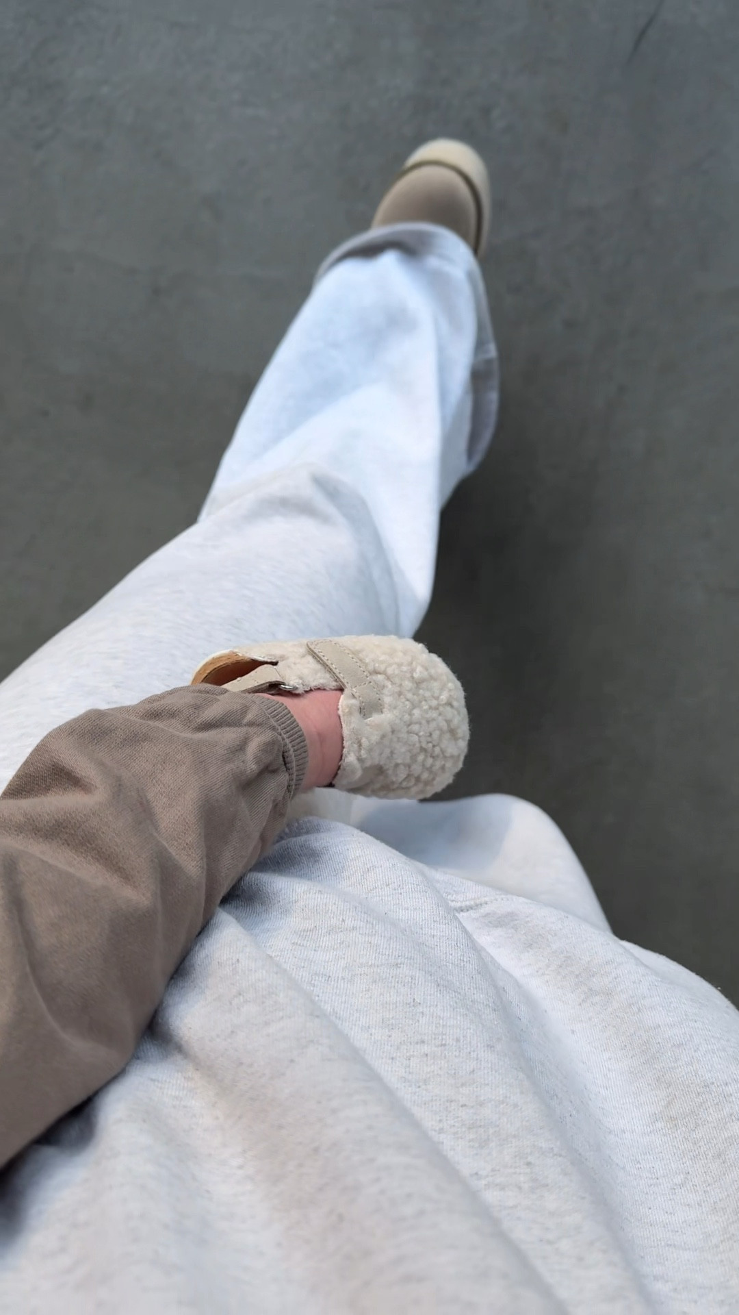 Sundays are for sweats! H&M sweatsuit, Abercrombie sweatpants, Abercrombie loungewear, fall outfit, Sunday outfit, matching sweats, baby shoes, baby slides for falll

#LTKVideo #LTKBaby #LTKStyleTip