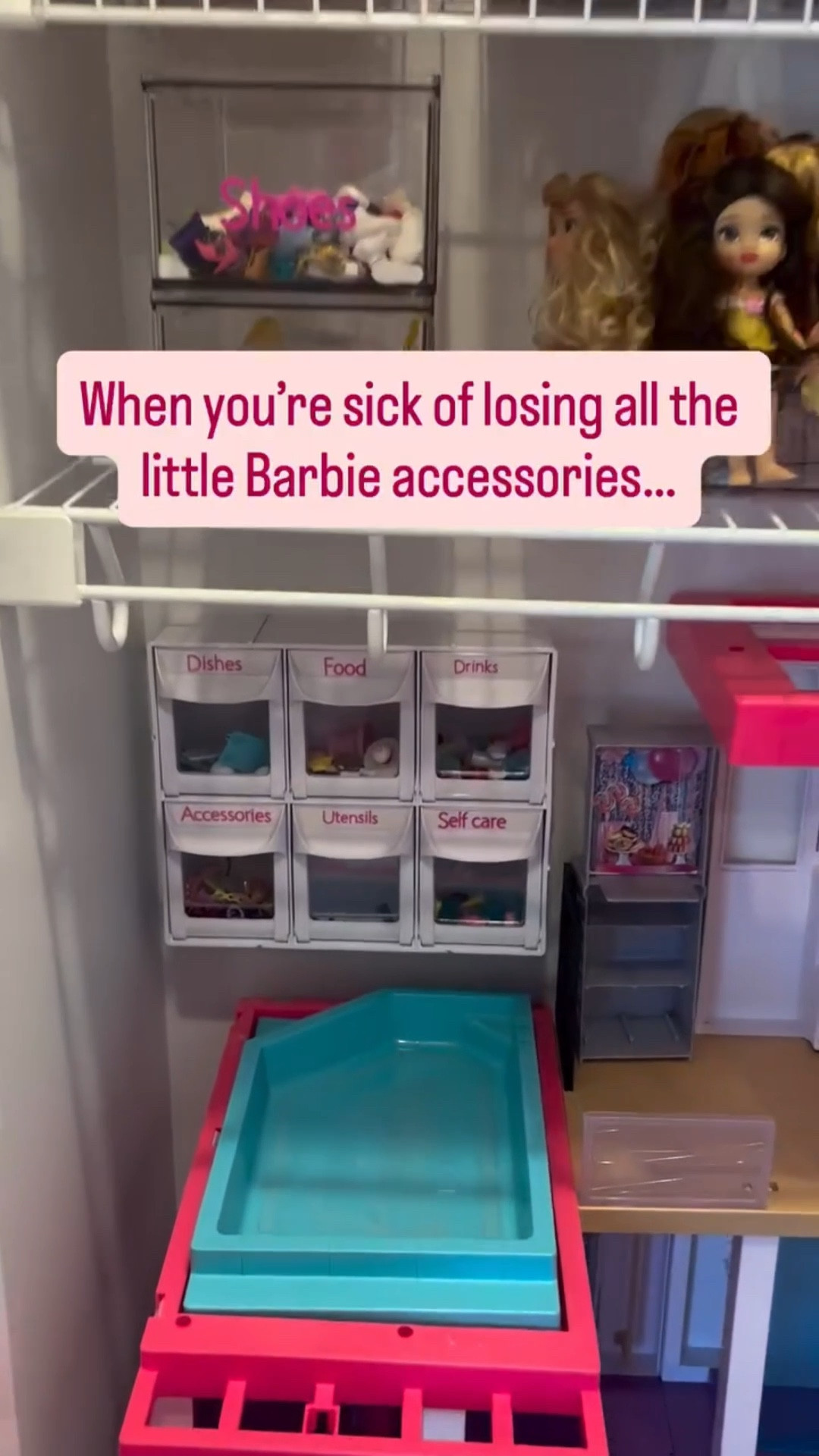 You mount pull out drawers to the wall

Comment shop