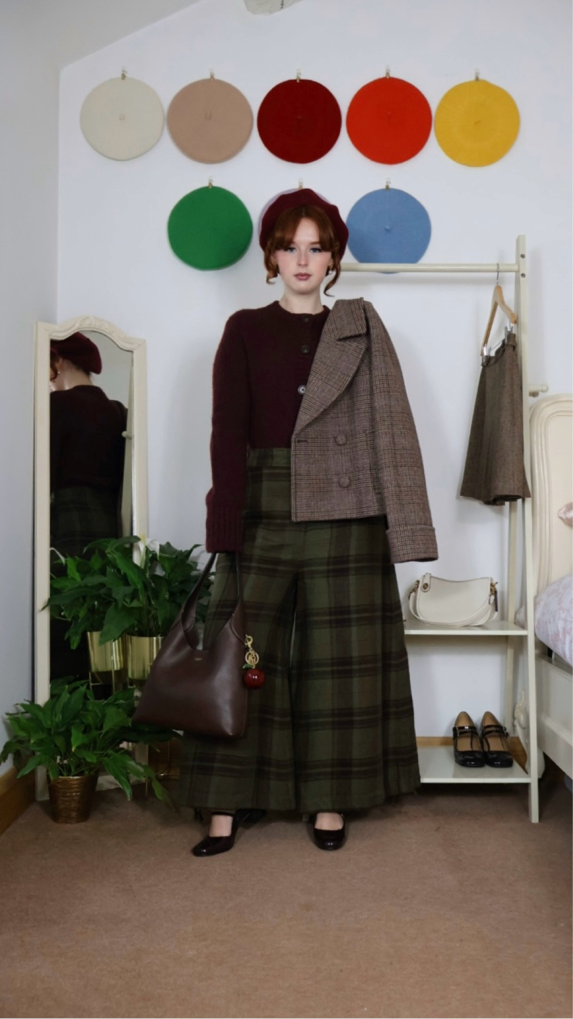 check on check 🧸🍎

#LTKSeasonal #LTKItBag #LTKStyleTip