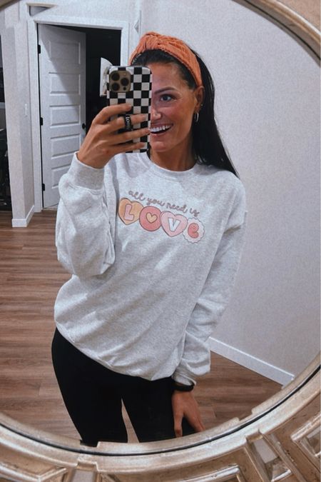 The cutest Valentine’s Day sweatshirt 🥰

#LTKfindsunder50