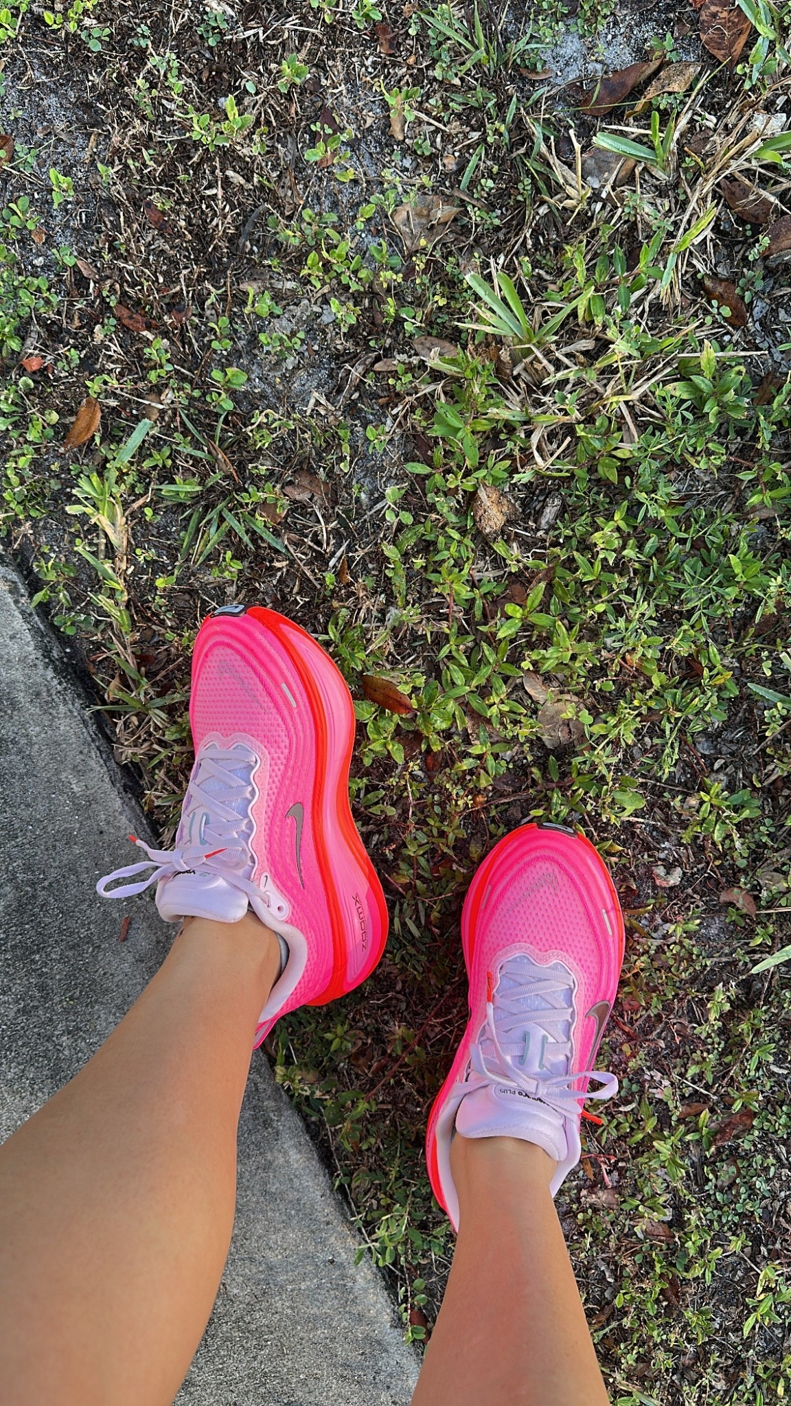 Running shoes
Sneakers
Pink sneakers
Vomero plus