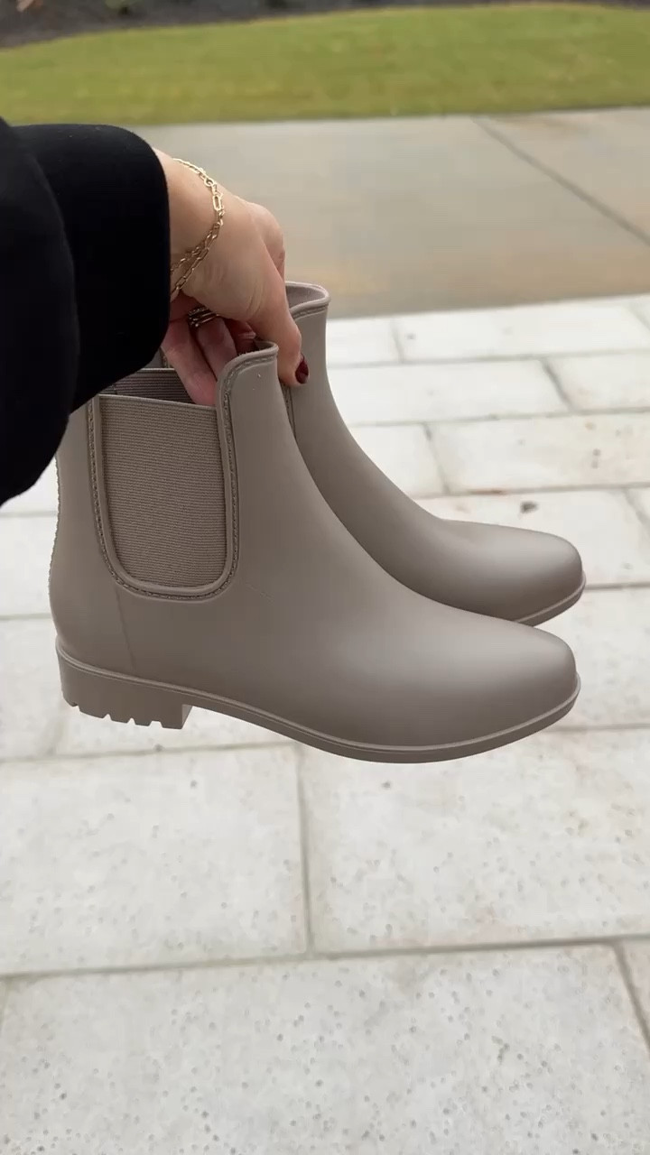 These best rain boots to keep in your closet are under $15 today only! I have had these for years 👏🏼 

Loverly Grey, Target shoe sale

#LTKSaleAlert #LTKSeasonal #LTKStyleTip