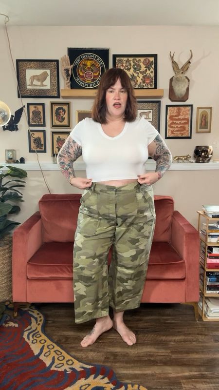 Always loving a camo pant!
Slight barrel shape is perfection.
Wearing the 18W
