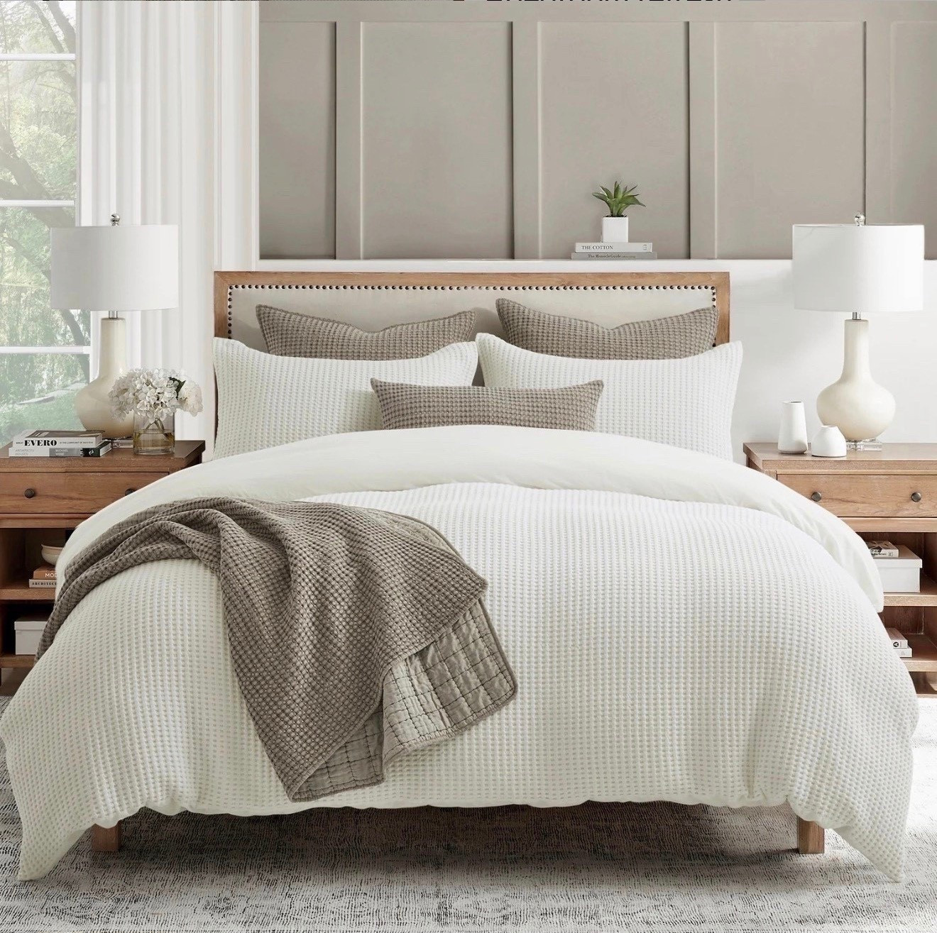 Neutral tones, cozy textures, and timeless style 🤍 This bedding combo makes the bedroom feel calm, warm, and effortlessly elegant.

#bedroom refresh🤍