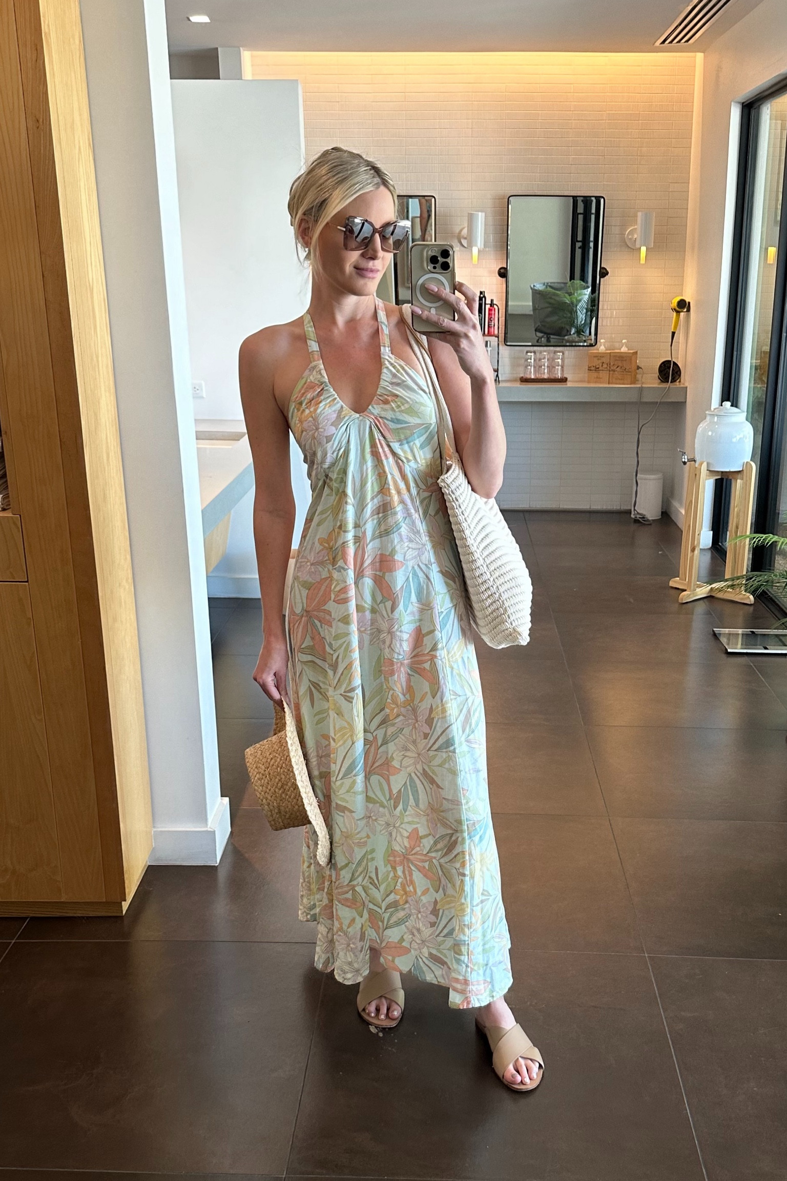 Ootd

Vacation look. Spa day. Mother’s Day. 



#LTKfindsunder50 #LTKtravel #LTKGiftGuide