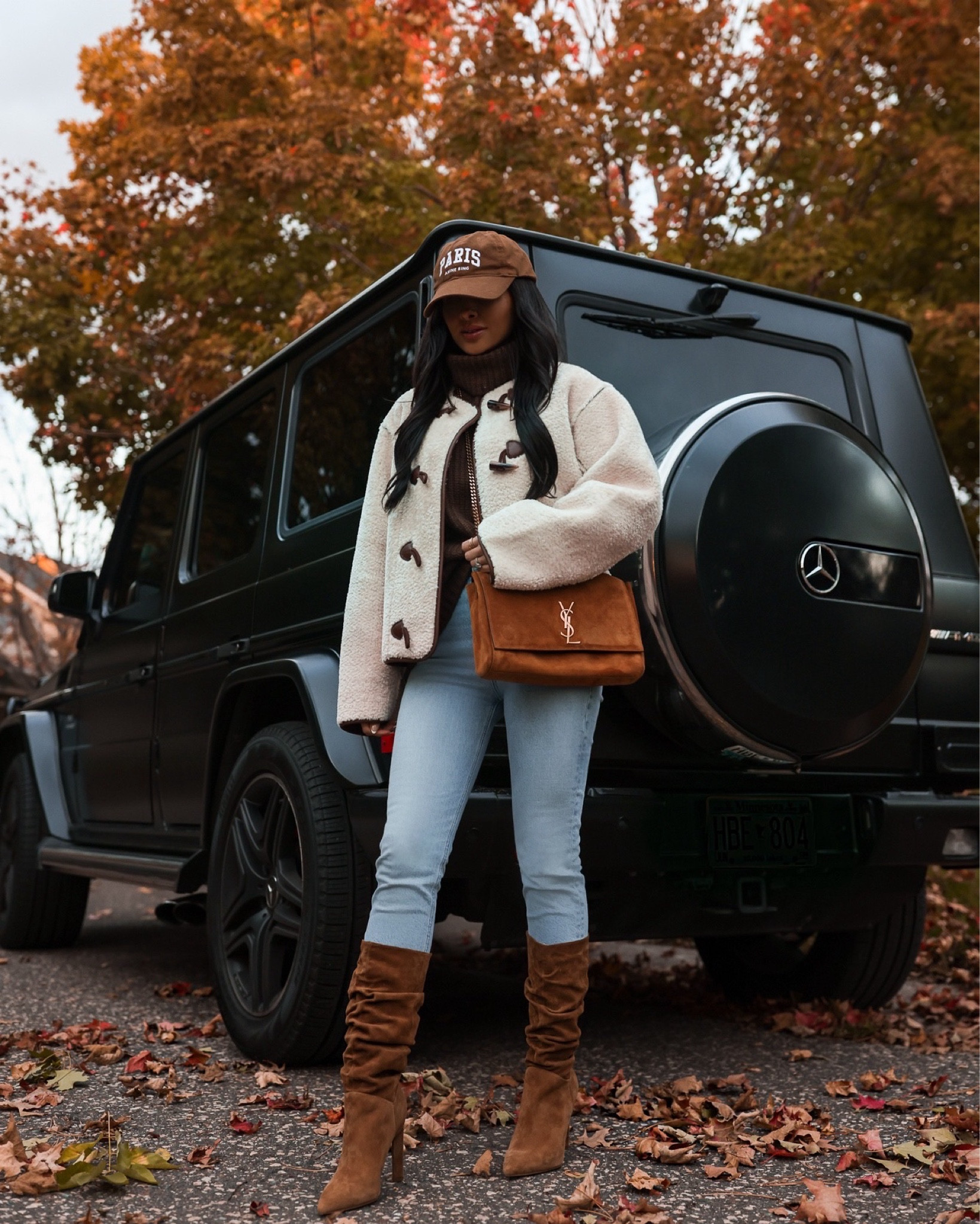 Casual fall outfit
Similar Sherpa jacket / fleece jacket
Suede slouchy boots
Suede handbag 
Agolde Riley jeans 

#LTKShoeCrush #LTKStyleTip #LTKSeasonal