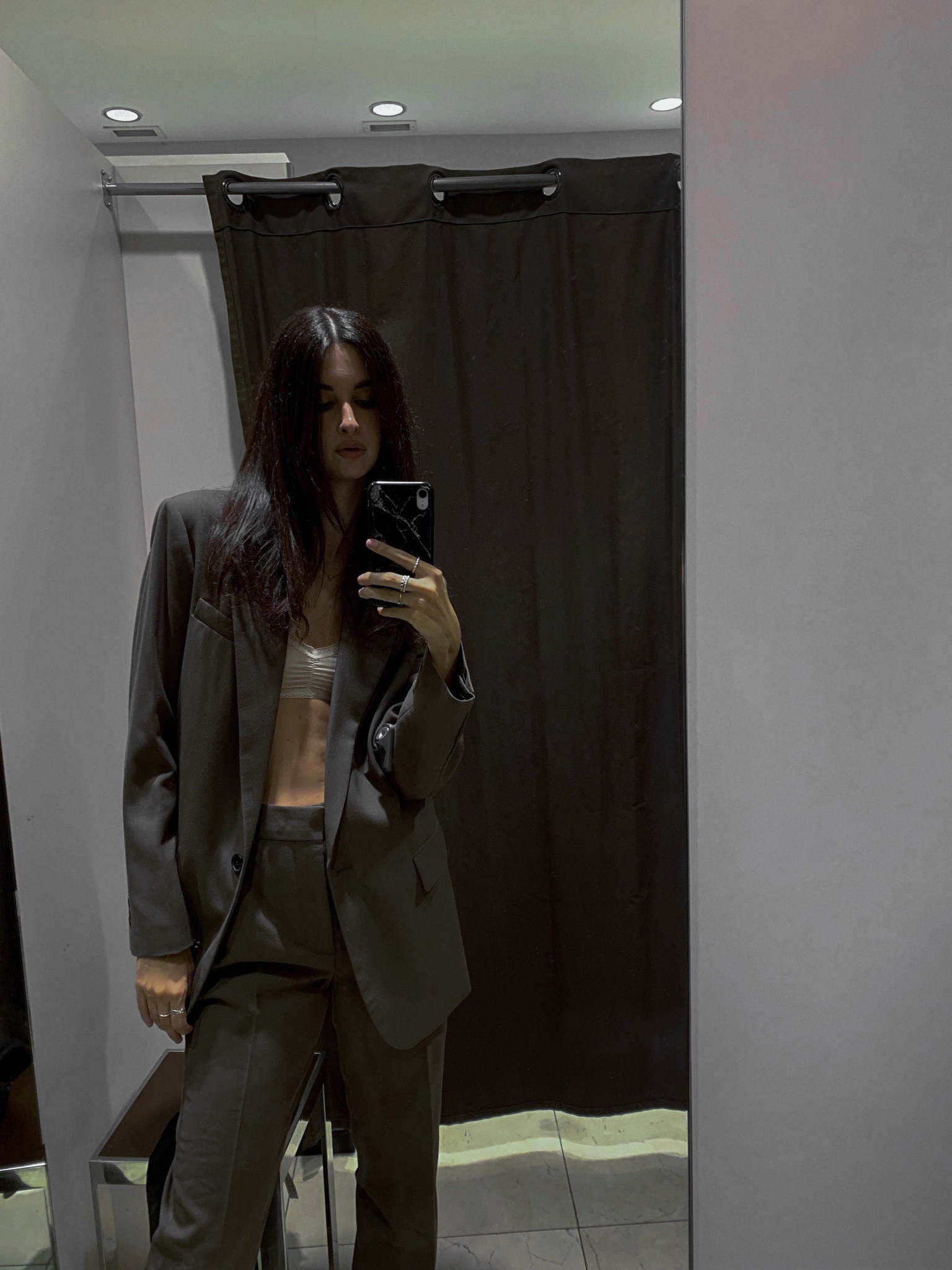 A brown suit is such a trendy outfit at the moment. Find one that looks tailor made on you for maximum chicness.

#LTKstyletip