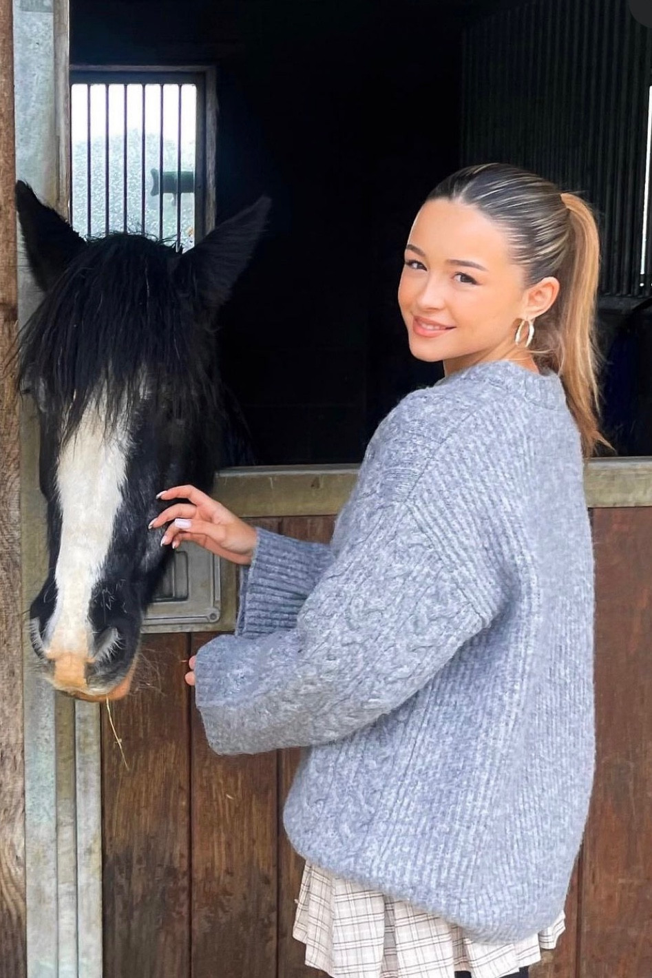 Grey cable knit jumper, plaid miniskirt, H&M, mango, autumn outfits 

#LTKstyletip #LTKSeasonal #LTKeurope