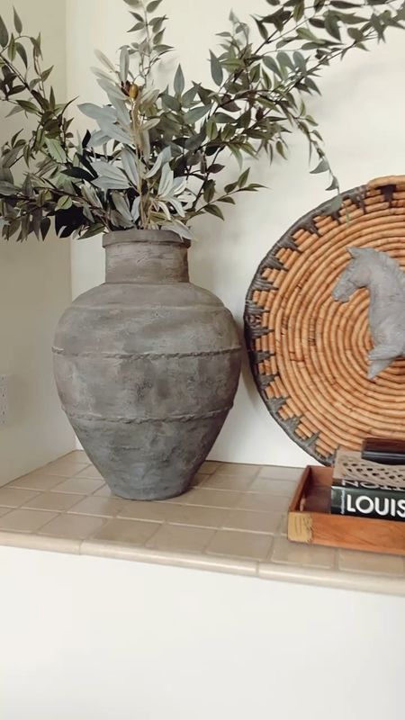 Close-up of this beautiful Artesian Stoneware Vase from Pottery Barn 🙌🏻

#entrywaydecor #urn #vase #homedecor #consoletabledecor

#LTKHome #LTKVideo #LTKSaleAlert