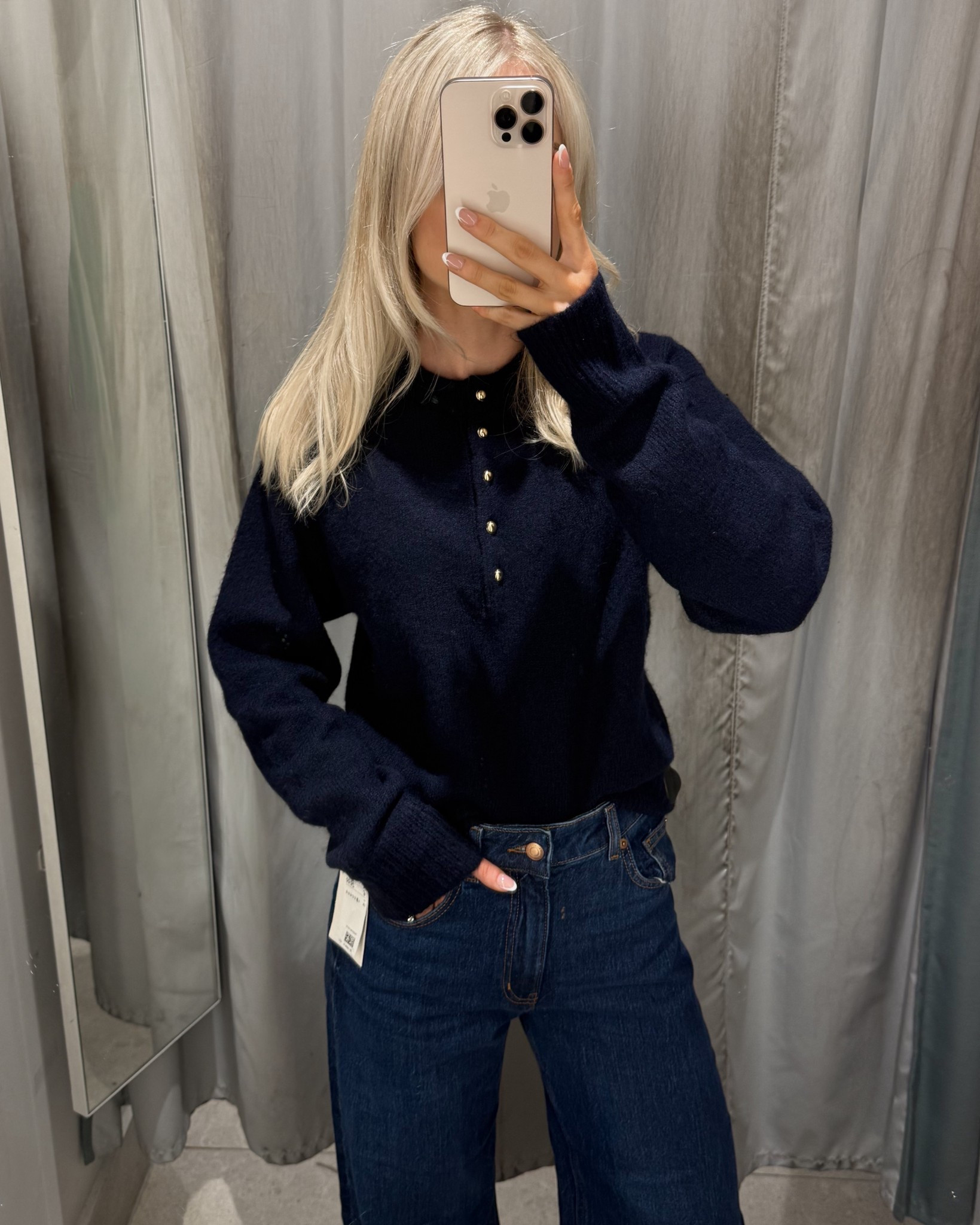 H&M navy button top knit 💙

#LTKautumn #LTKuk