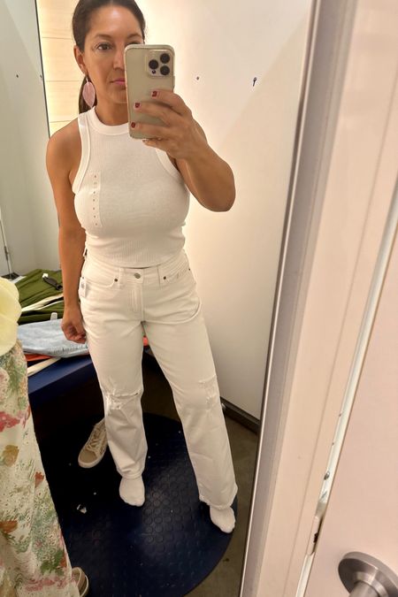 White jeans, high waist, white tank, loose fit 

#LTKSeasonal #LTKSale #LTKBacktoSchool