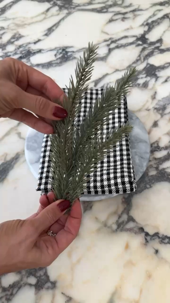 EASY GIFT IDEA✨ These dish towels come in a set of 6 so you can buy one set & use it for a few different gifts! This would be a great gift for a new homeowner.
I found everything via @wayfair & it is a great time to buy any gifts you need (or any home items you’ve been eyeing) during their Black Friday sales. You can save up to 80% & get free shipping. #wayfair #wayfairpartner #liketkit #HolidayGiftGuide #giftidea #gifting #giftguide #holiday
