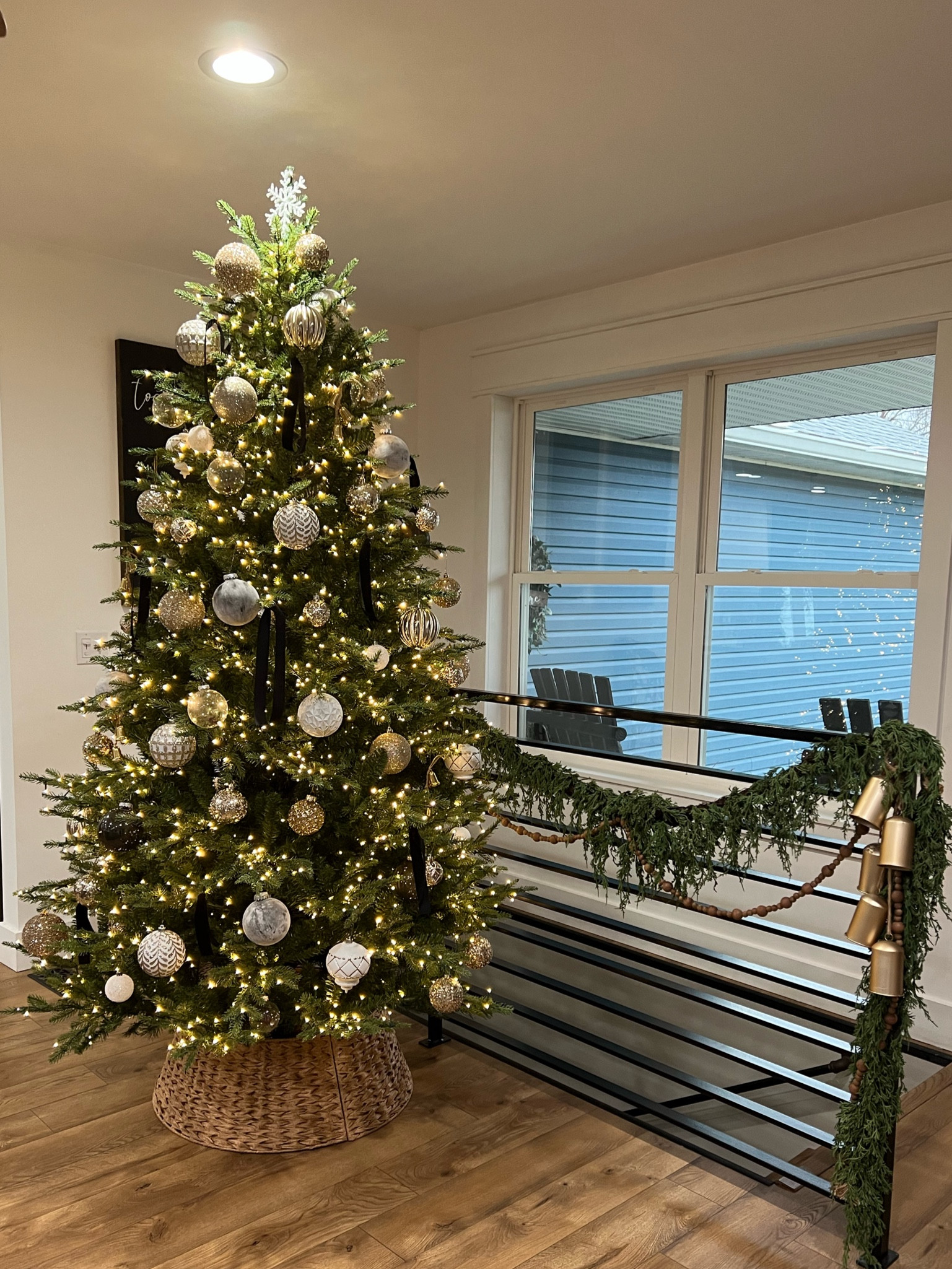 I’m still obsessed with last years Christmas tree! 🎄 

#LTKHoliday #LTKSeasonal #LTKhome