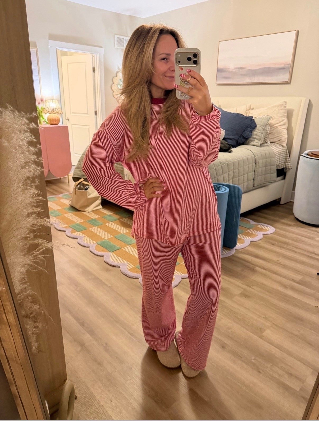 My kind of uniform 🤍
Soft ribbed lounge set that feels like pajamas but looks put together enough to wear all day.
Stretchy, comfy, and perfect for slow mornings or lounging at home.
Linked here ✨