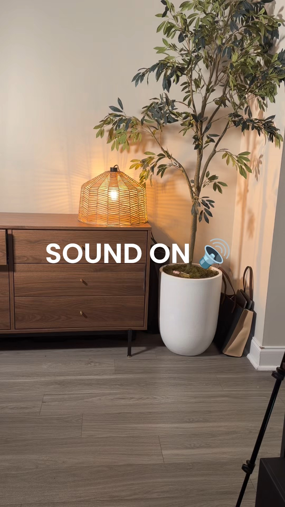 12/8 Best Buy 👩🏻‍💻

Best mics for content creators/ creation, hands down

By far the best purchase I have ever done when it comes to microphones. I have like 3 to 4 of the cheap ones that broke after three weeks of using them these a year later are still doing amazing.  🔥

#LTKHoliday #LTKGiftGuide #LTKgrwm