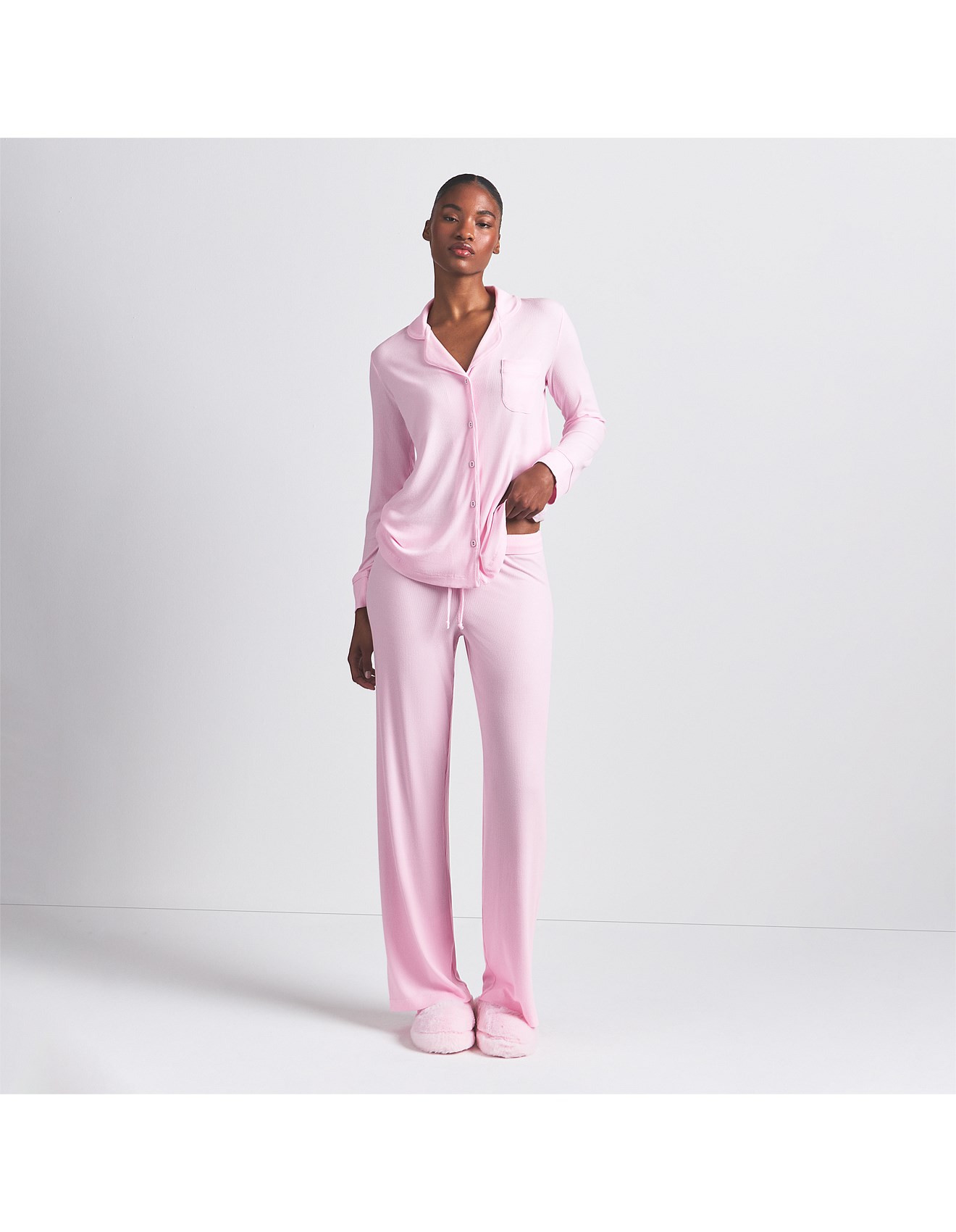 SKIMS

SOFT LOUNGE RIB SLEEP SETPrice $259.00$259.00BONUS GIFTView Terms | David Jones (Australia & New Zealand)