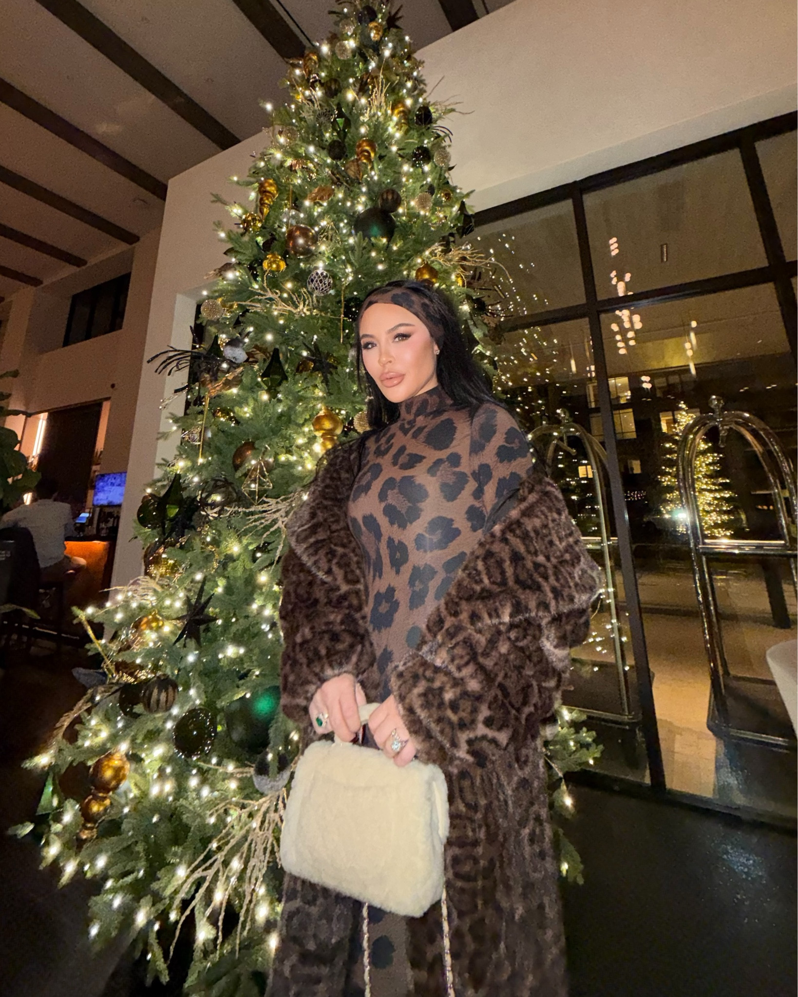 Chic yet affordable look! 🐆

#mobwife #fauxfur #leopard #snowfashion #aspenfashion #LTKfashion #deervalley #parkcity


#LTKdayinmylife #LTKTravel #LTKootd
