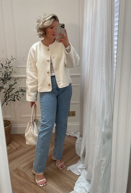 Brunch outfit - blue jeans with heels - jeans dressed up! 

90’s high waist Straight leg jeans 
W28 - reg length 

Cream jacket 
Size M 