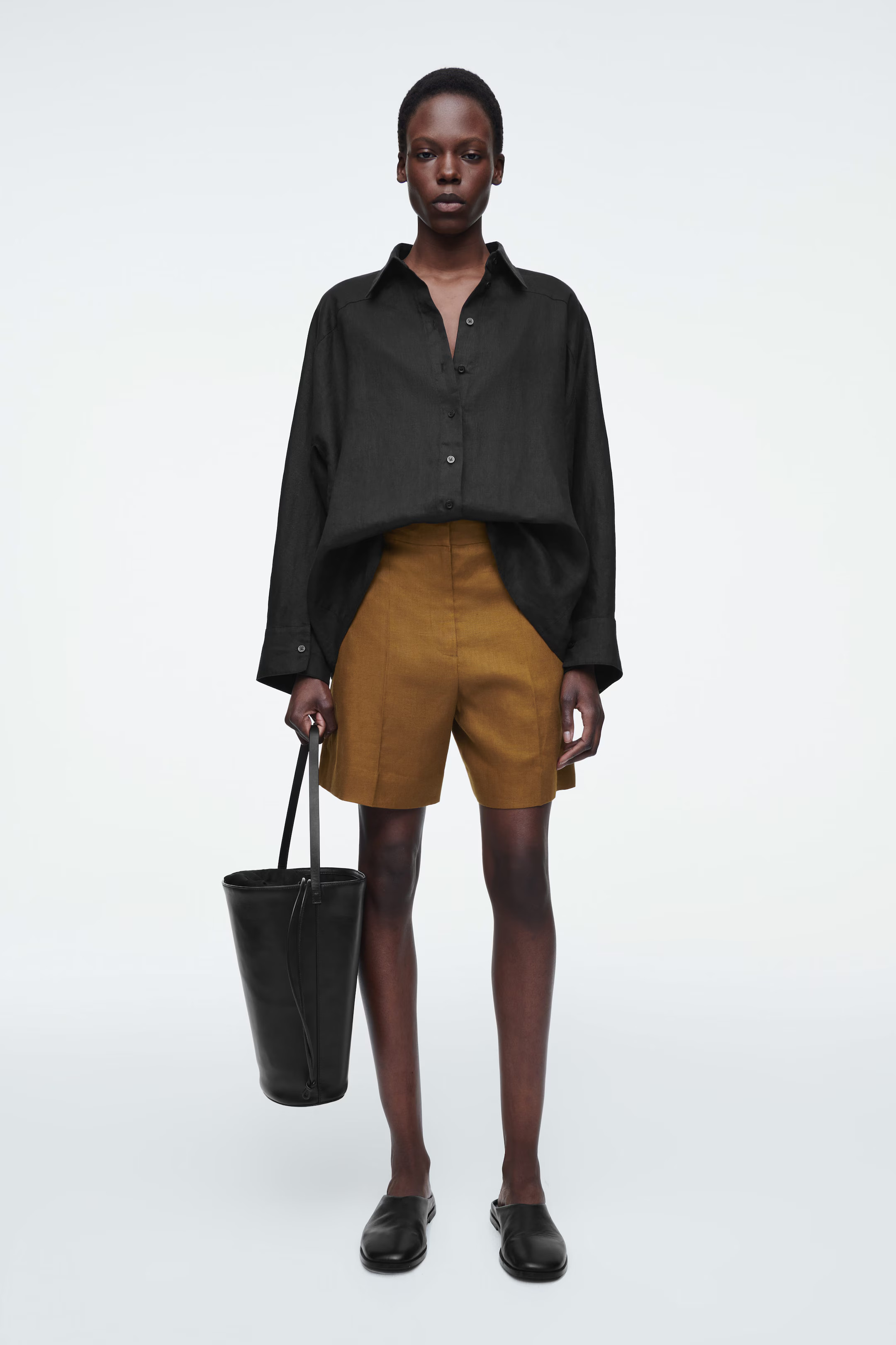 TAILORED ELASTICATED LINEN SHORTS - OCHRE | COS (EU)