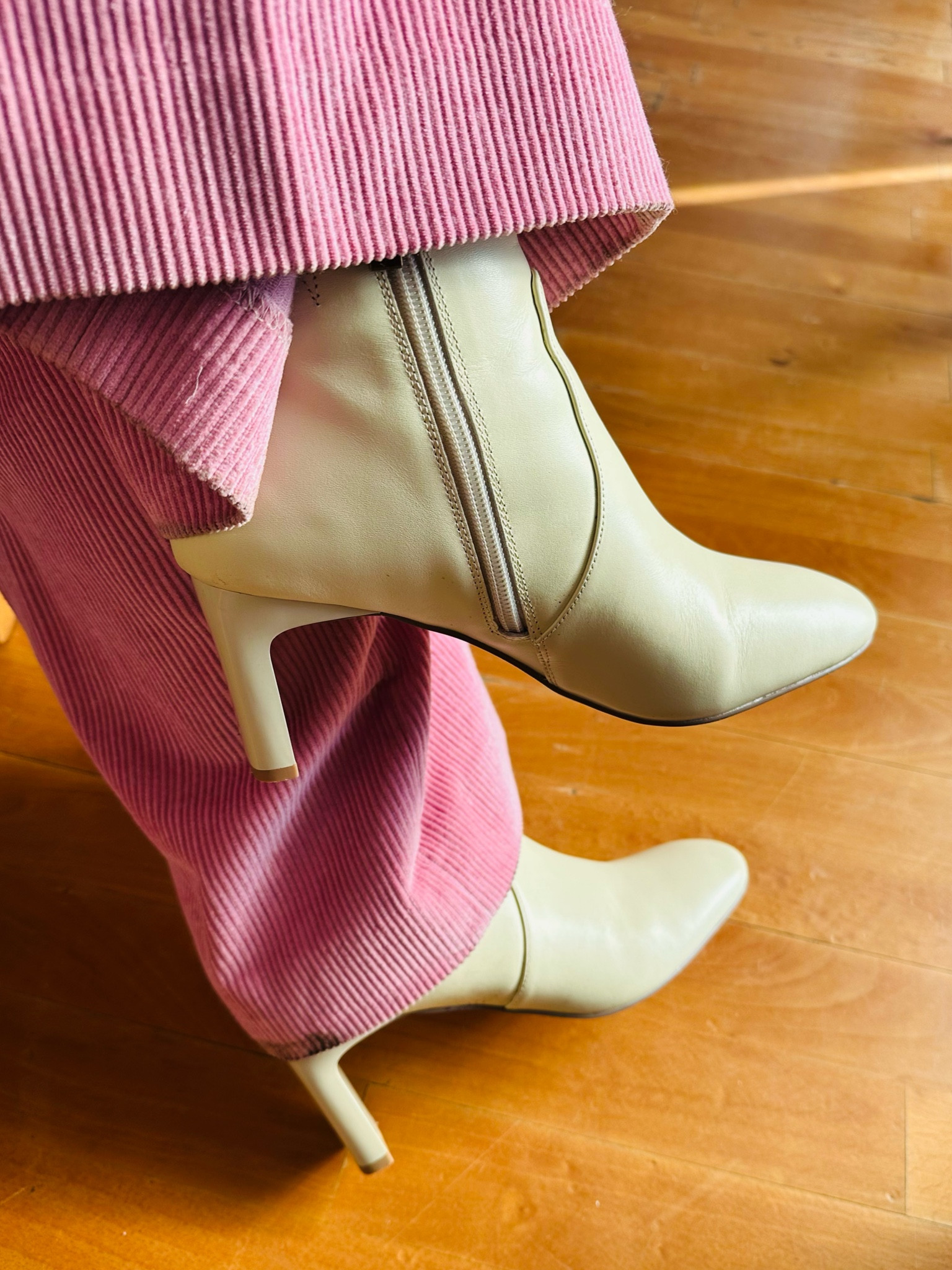 Winter white perfect for fall dressing 

#LTKMidsize #LTKShoeCrush #LTKStyleTip