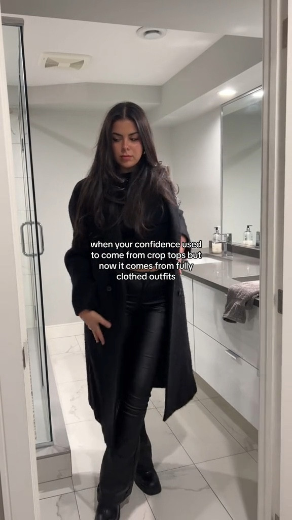 THE BEST COAT ON PLANET EARTH. you could legit wear a garbage bag under and your outfit would still pop off… ALSO it fits big I’m a size 8 and got a smalll

#LTKstyletip #LTKSeasonal #LTKSpringSale