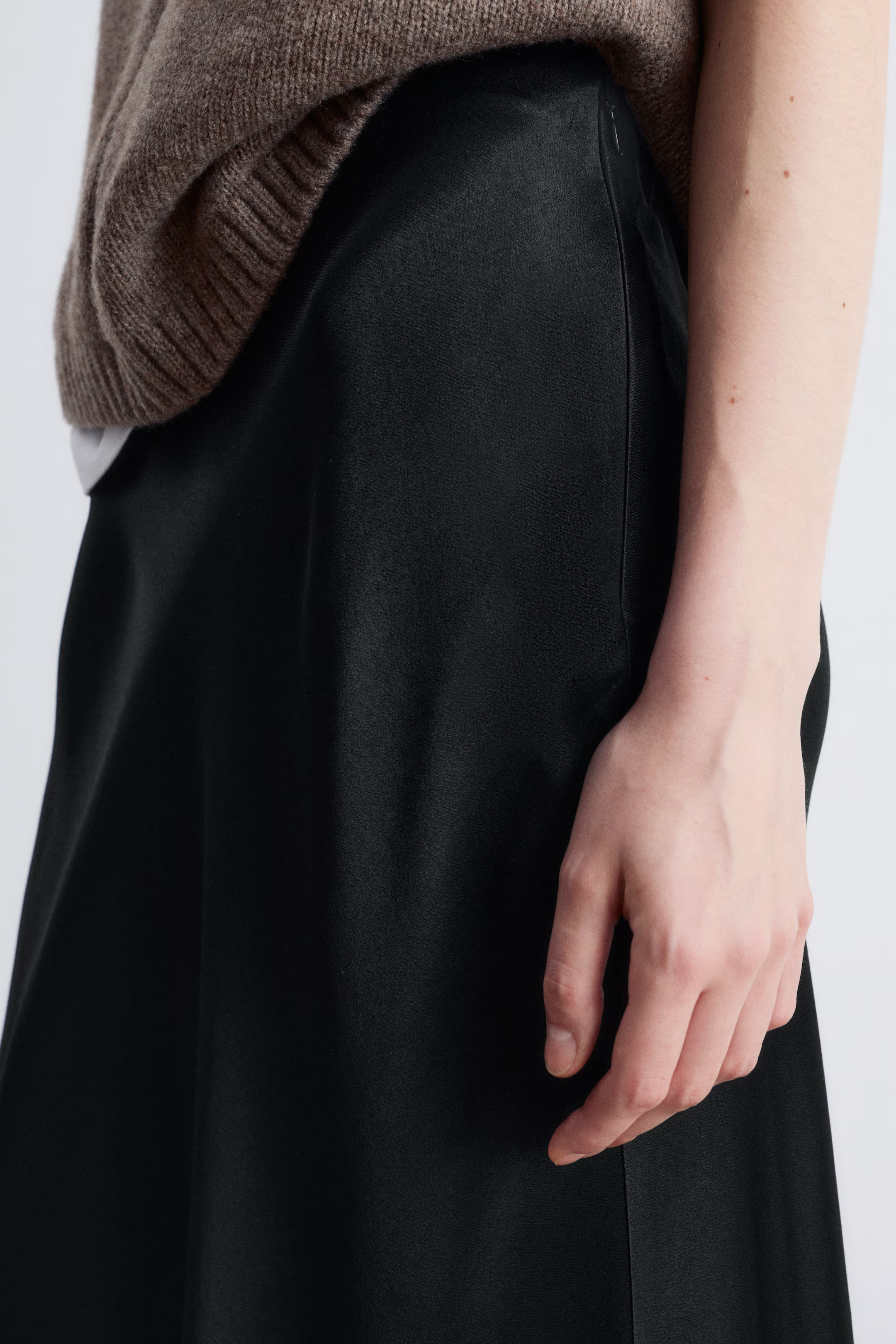Satin Midi Skirt | H&M (UK, MY, IN, SG, PH, TW, HK)
